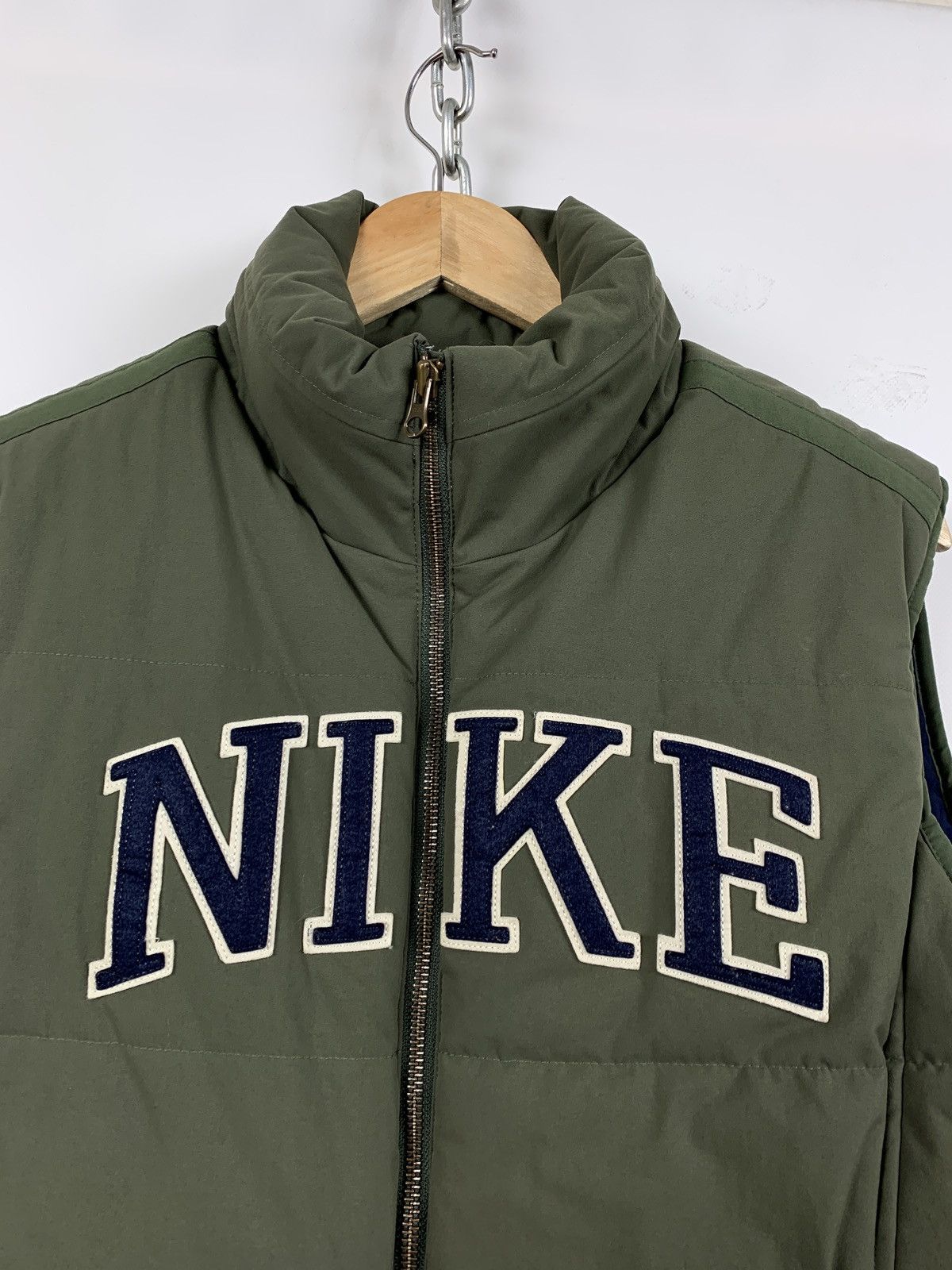 Nike 00s Vintage Nike Green Khaki Embroidered Logo Puffer Vest Size US S / EU 44-46 / 1 - 7 Thumbnail