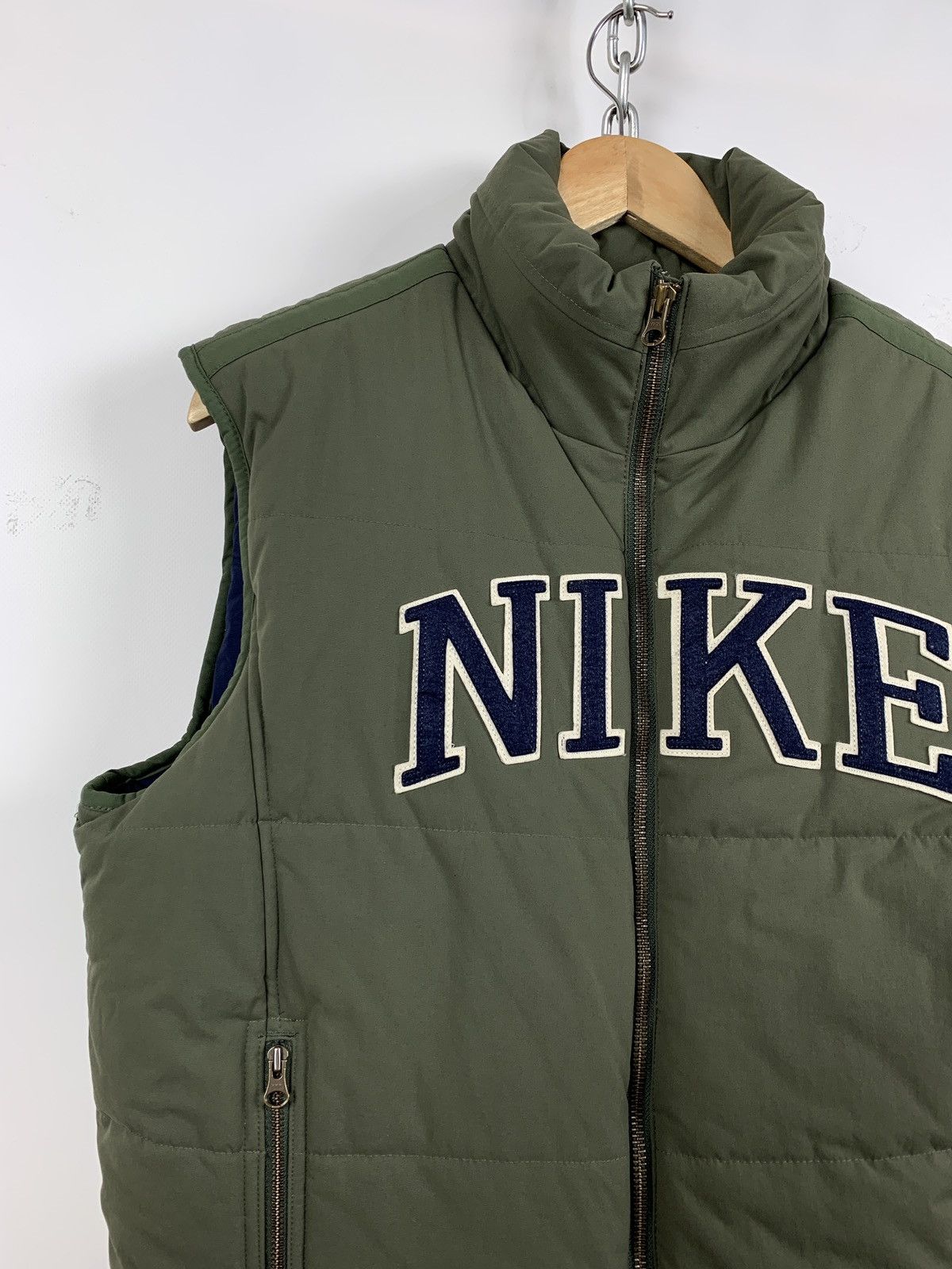 Nike 00s Vintage Nike Green Khaki Embroidered Logo Puffer Vest Size US S / EU 44-46 / 1 - 6 Thumbnail