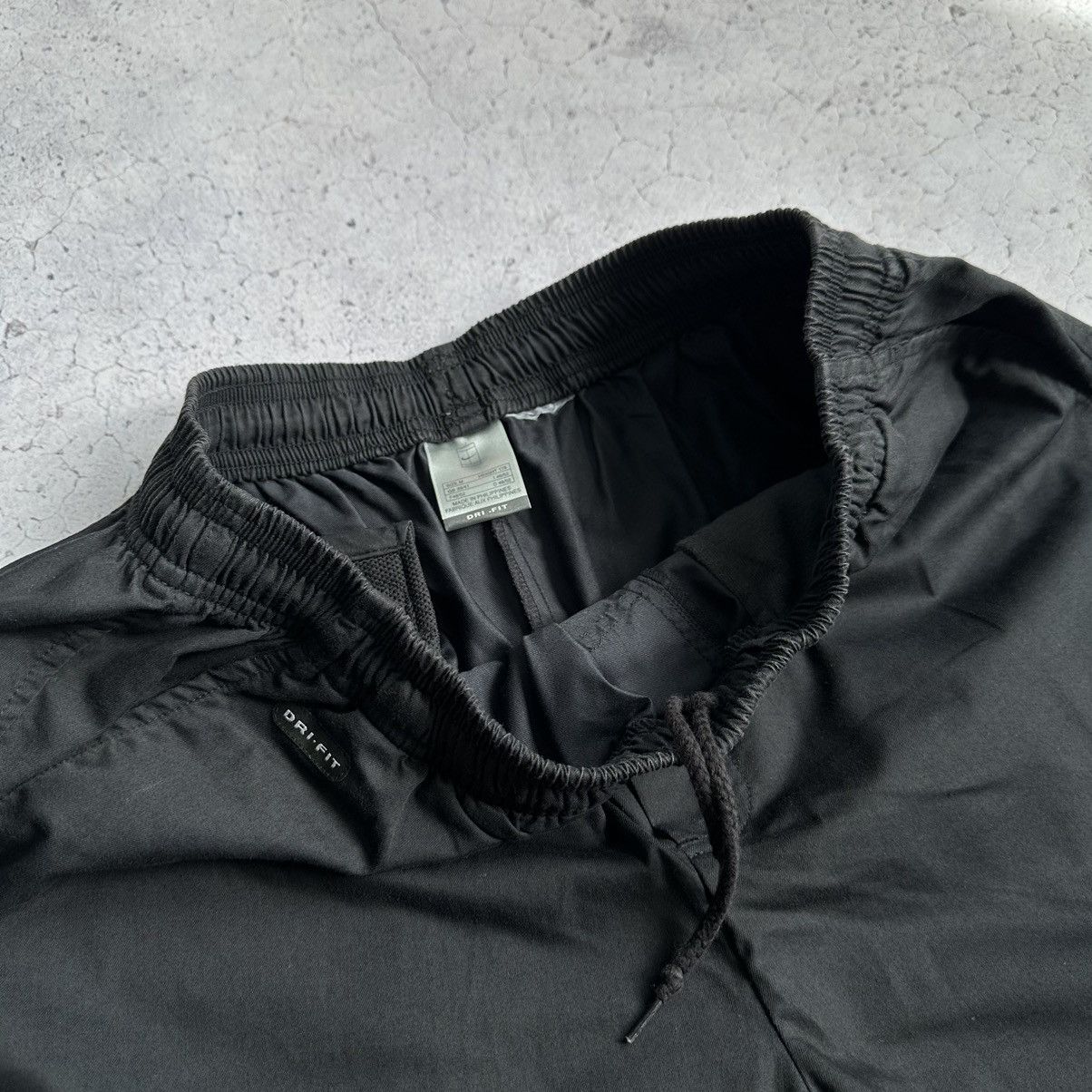 Nike Vintage Y2k Nike Court Shorts Size US 32 / EU 48 - 4 Thumbnail