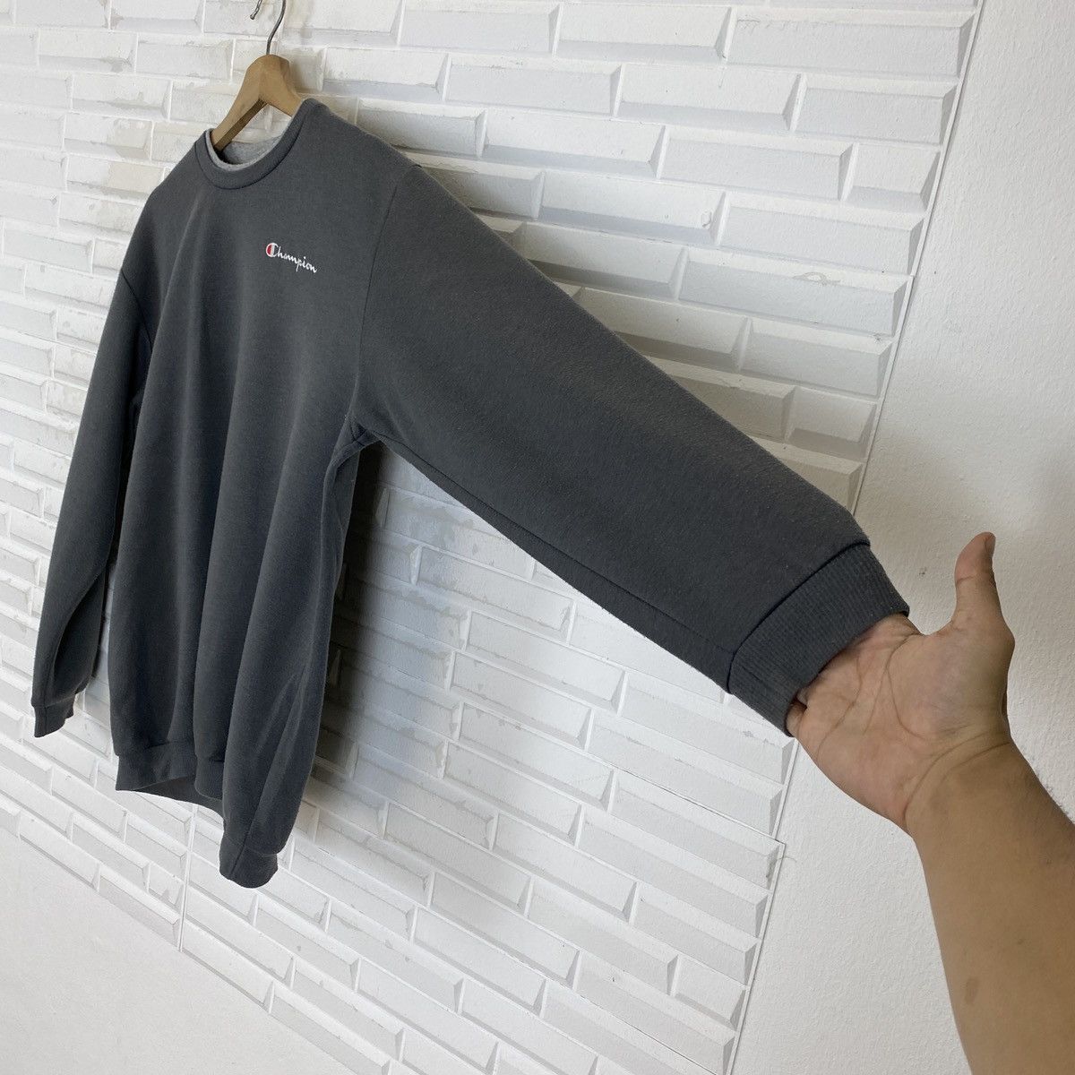 Champion Champion Embroidered Plain Sweater Like New Size US L / EU 52-54 / 3 - 8 Thumbnail