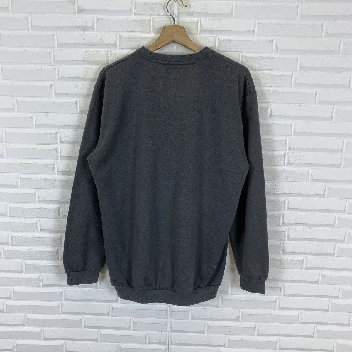 Champion Champion Embroidered Plain Sweater Like New Size US L / EU 52-54 / 3 - 10 Thumbnail