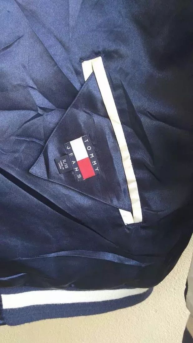 Tommy Hilfiger × Tommy Jeans Vintage Tommy Reversible Quilted Bomber Jacket Size US XL / EU 56 / 4 - 7 Thumbnail