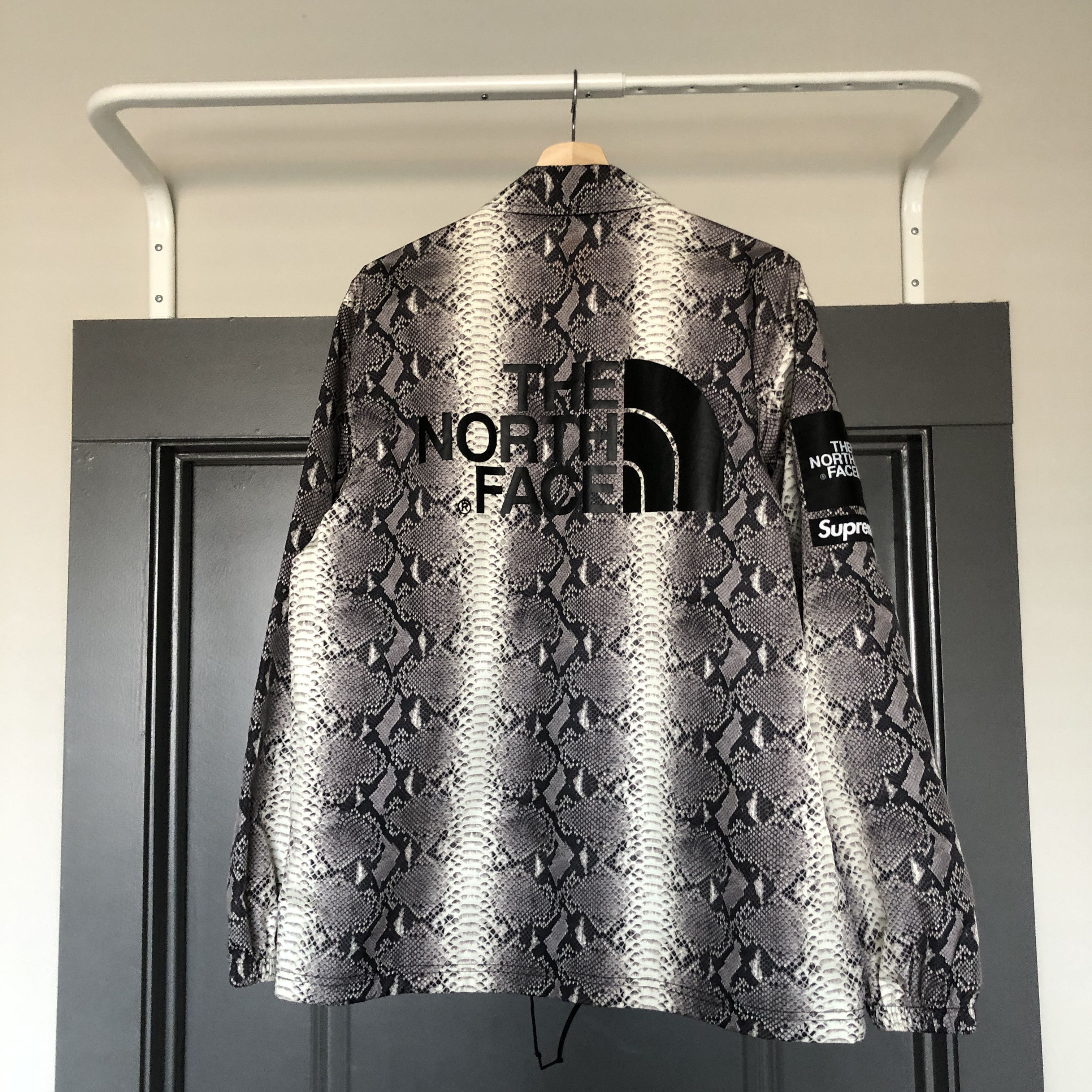 Supreme × The North Face SS18 Supreme x The North Face Snakeskin Coach Jacket Size US M / EU 48-50 / 2 - 3 Thumbnail