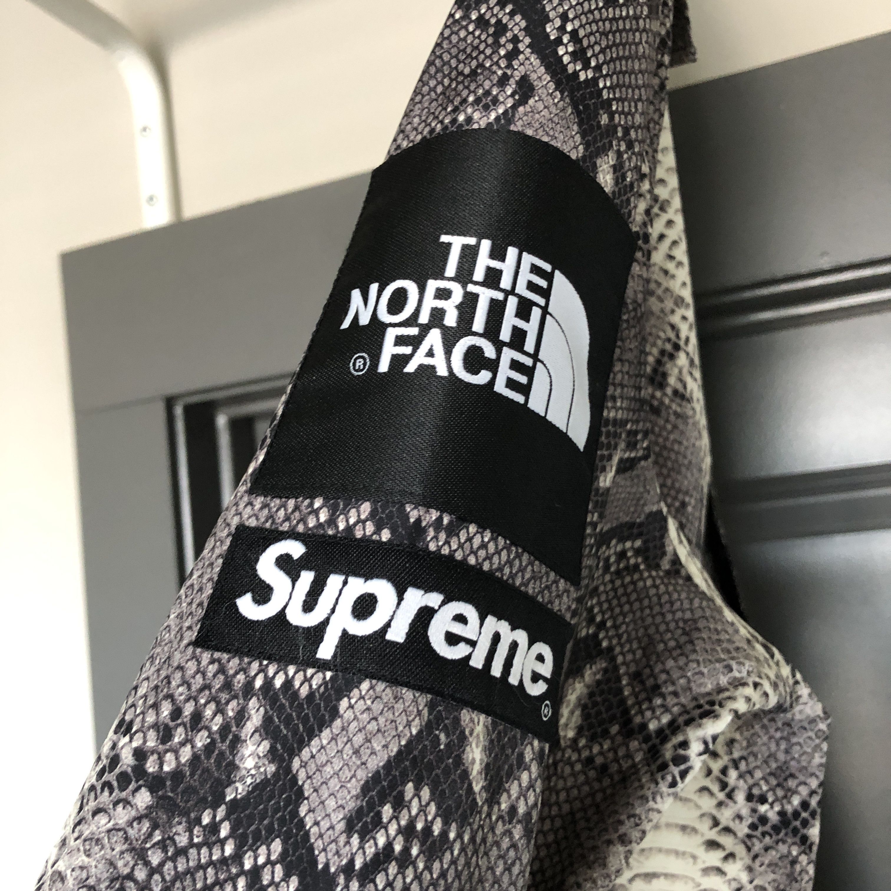 Supreme × The North Face SS18 Supreme x The North Face Snakeskin Coach Jacket Size US M / EU 48-50 / 2 - 4 Thumbnail