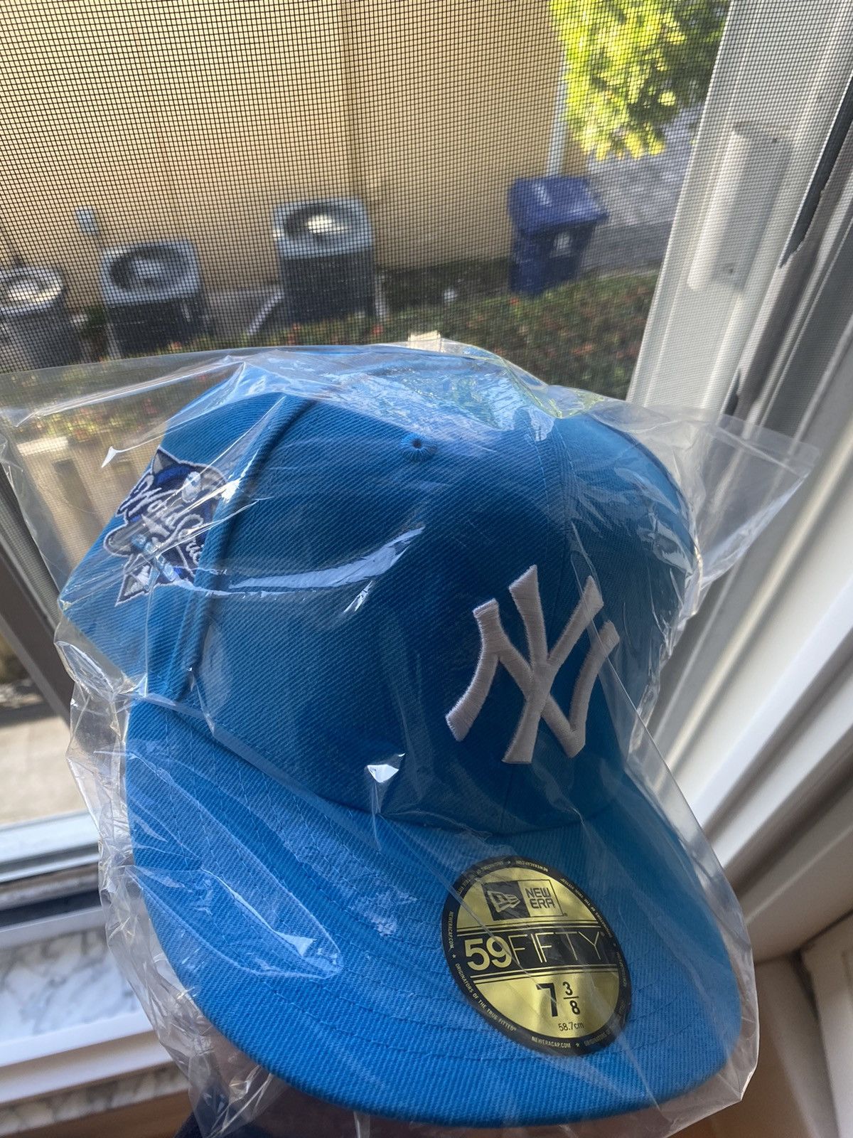 NEW YORK YANKEES 2000 WORLD SERIES GALAXY TRAIL BLUE NEW ERA FITTED –  SHIPPING DEPT