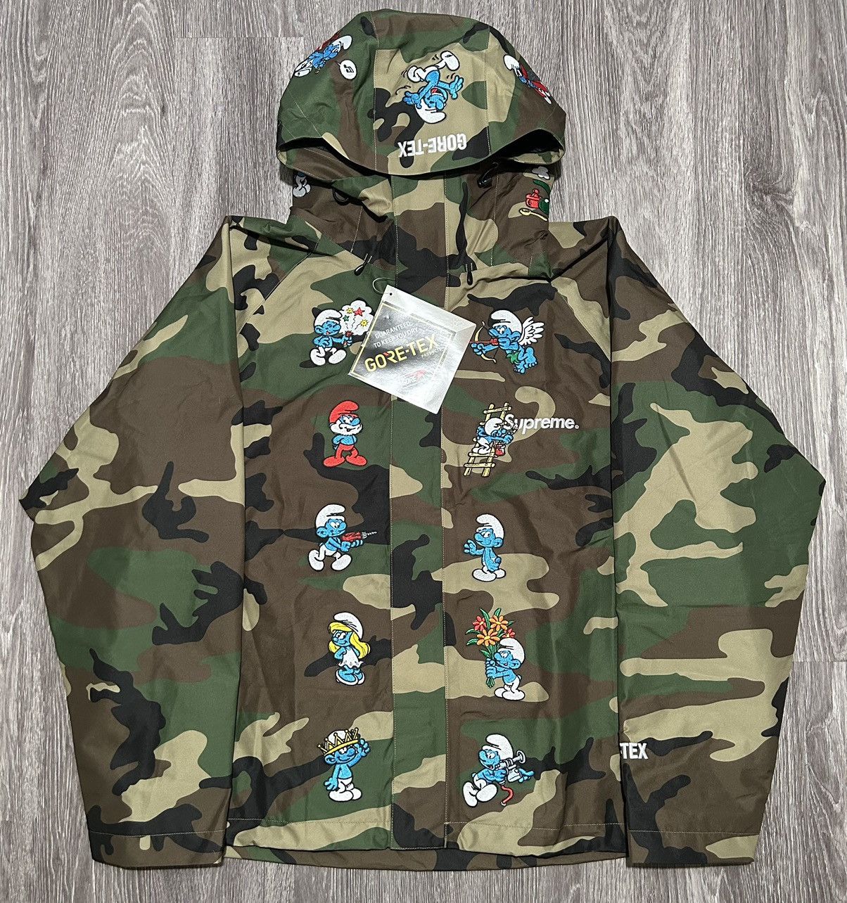 Supreme Supreme Smurfs Gore-Tex Shell Jacket FW20 Size Large NWT