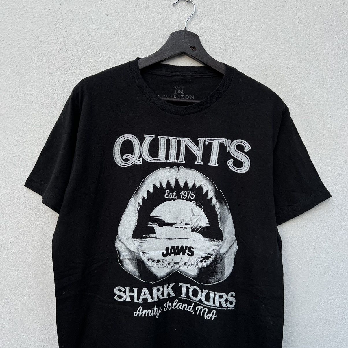 Japanese Brand VINTAGE QUINTS JAWS MOVIE TEE SHORT SLEEVE BIG LOGO Size US XL / EU 56 / 4 - 3 Thumbnail