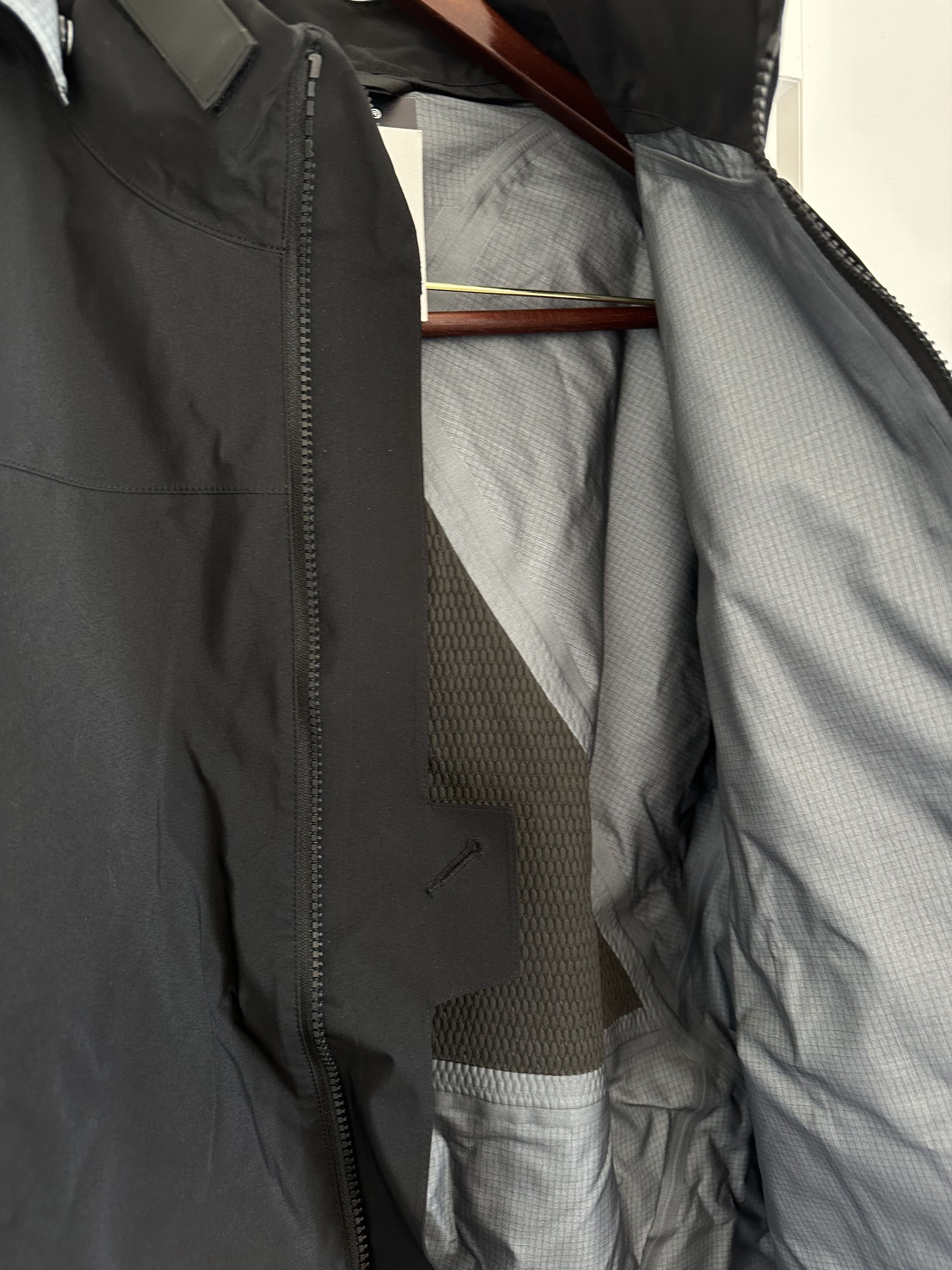 Acronym Acronym J16-GT-01 SZ L Size US L / EU 52-54 / 3 - 4 Thumbnail