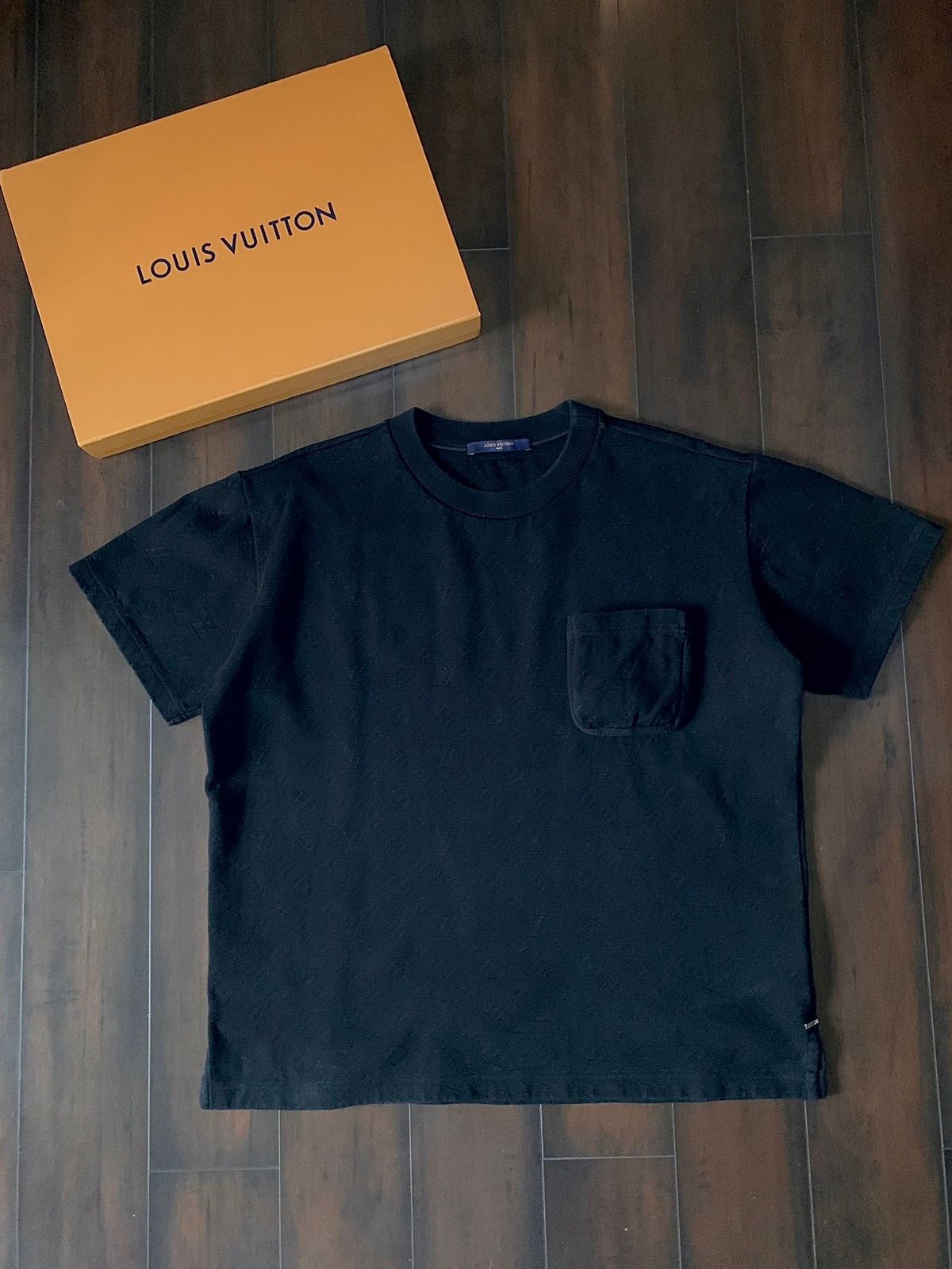 Louis Vuitton® 3d Pocket Monogram Cotton T-shirt Blue. Size Xs in