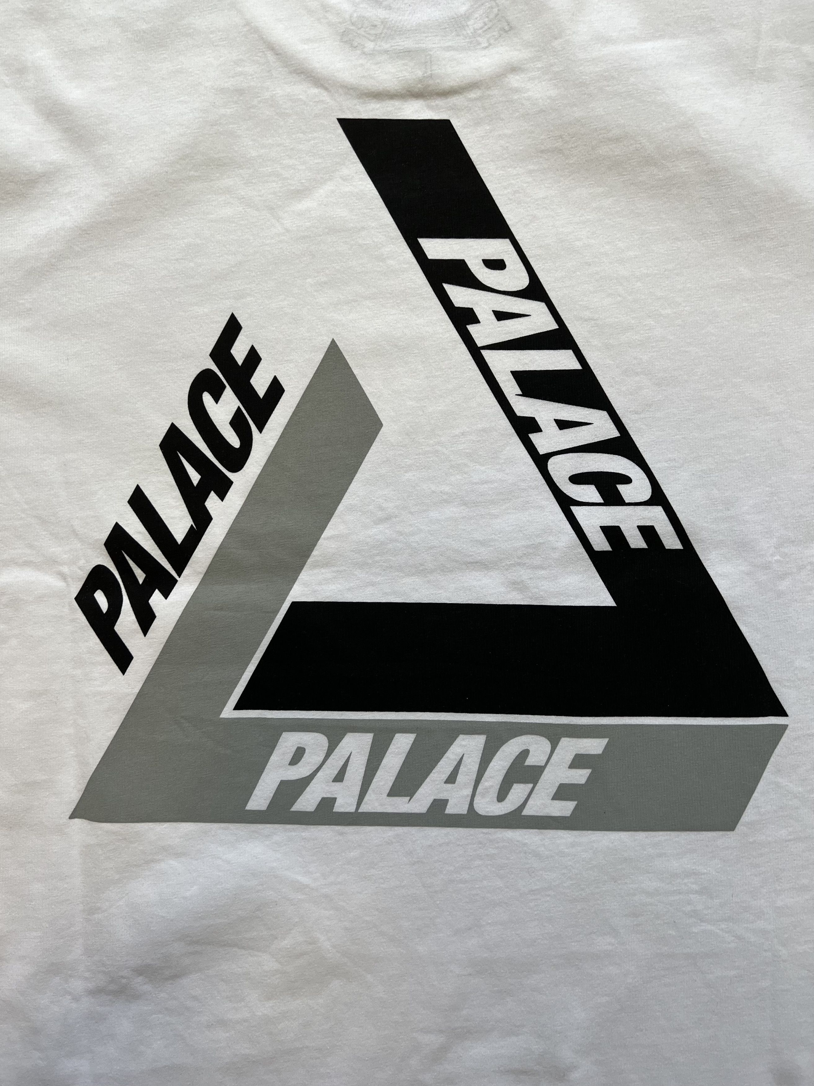 Palace 💚 2018 Palace Tri Shadow T-Shirt White/Grey Medium NEW Size US M / EU 48-50 / 2 - 8 Thumbnail