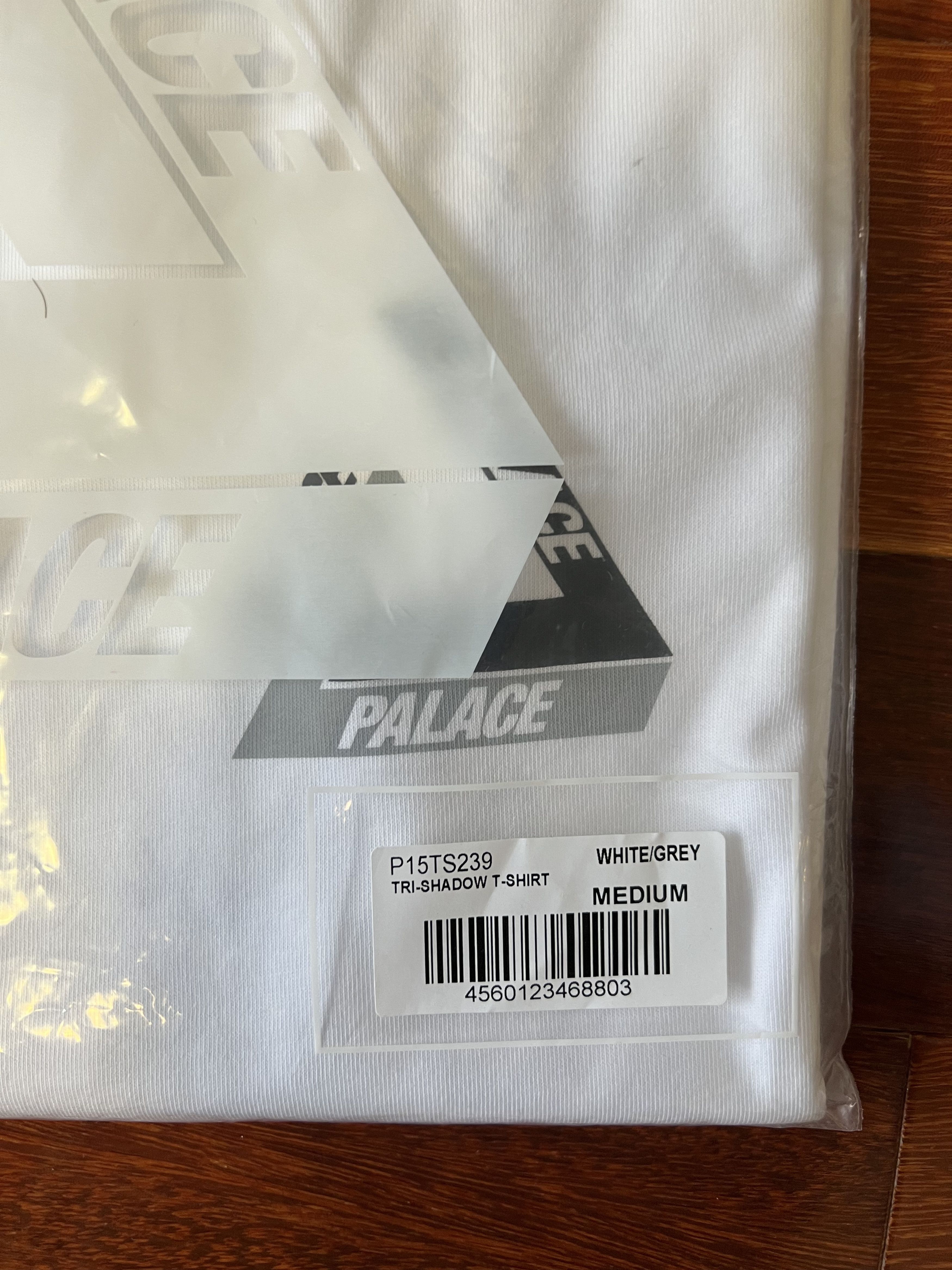 Palace 💚 2018 Palace Tri Shadow T-Shirt White/Grey Medium NEW Size US M / EU 48-50 / 2 - 5 Thumbnail
