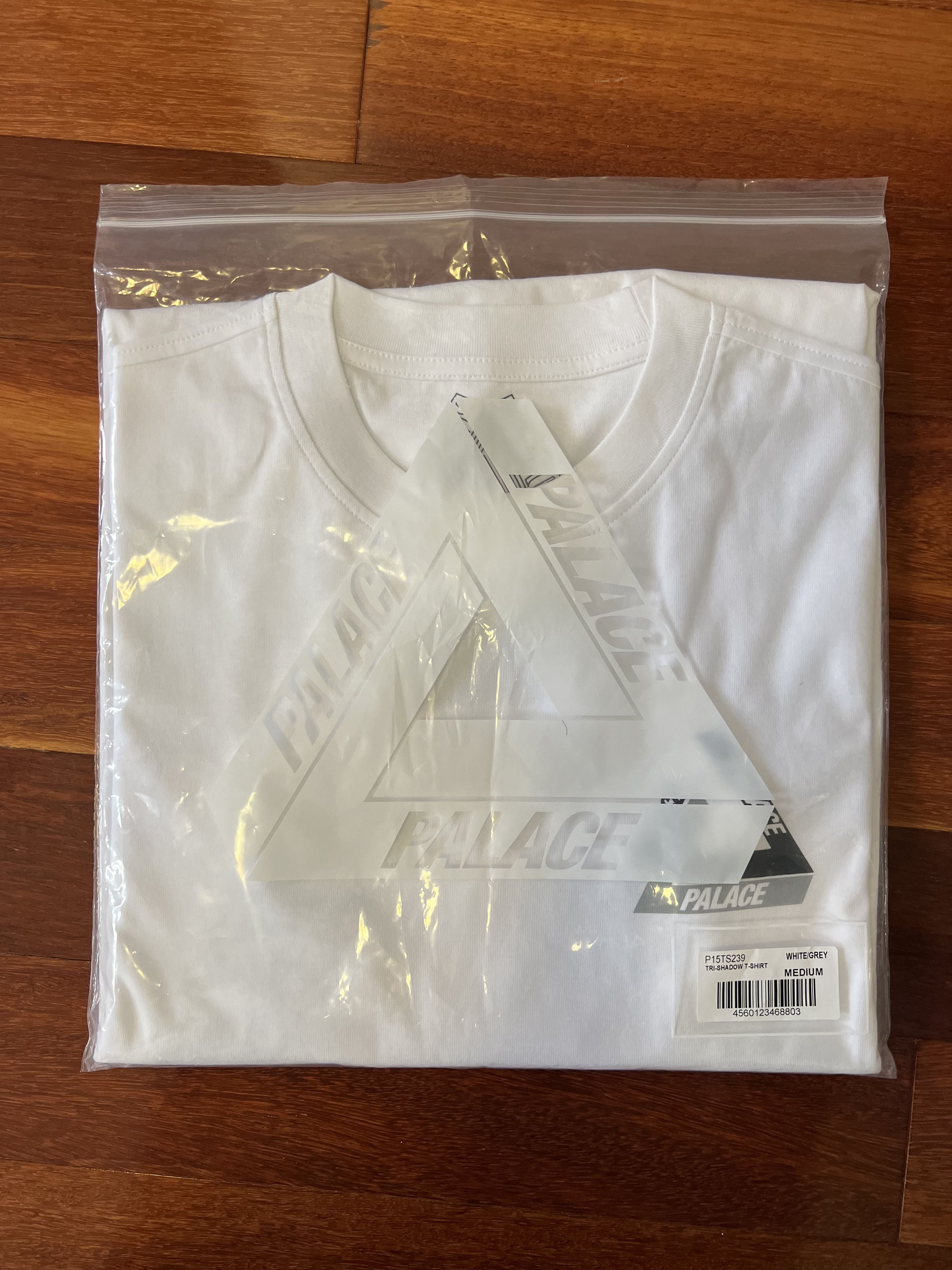 Palace 💚 2018 Palace Tri Shadow T-Shirt White/Grey Medium NEW Size US M / EU 48-50 / 2 - 3 Thumbnail