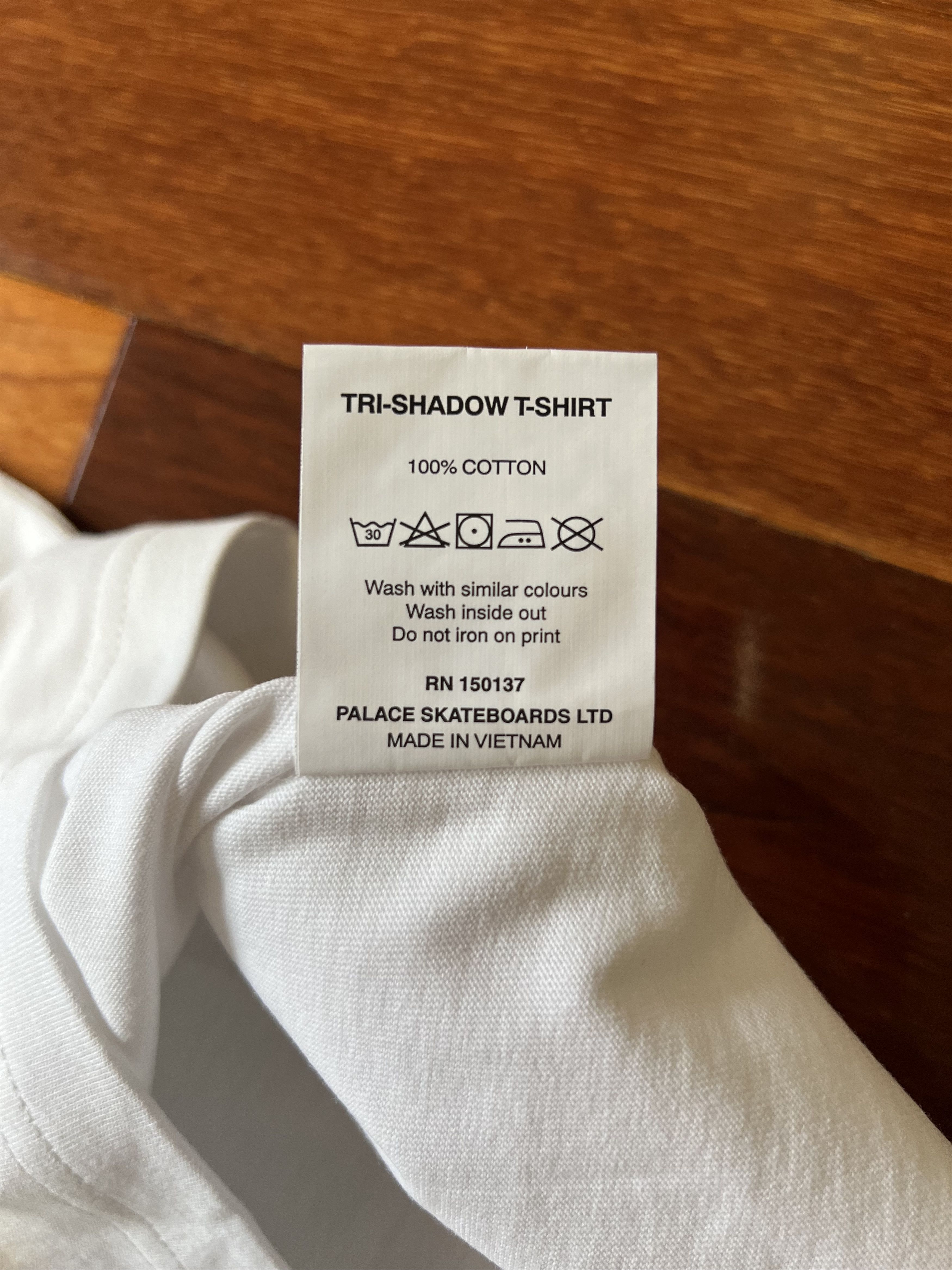 Palace 💚 2018 Palace Tri Shadow T-Shirt White/Grey Medium NEW Size US M / EU 48-50 / 2 - 12 Thumbnail