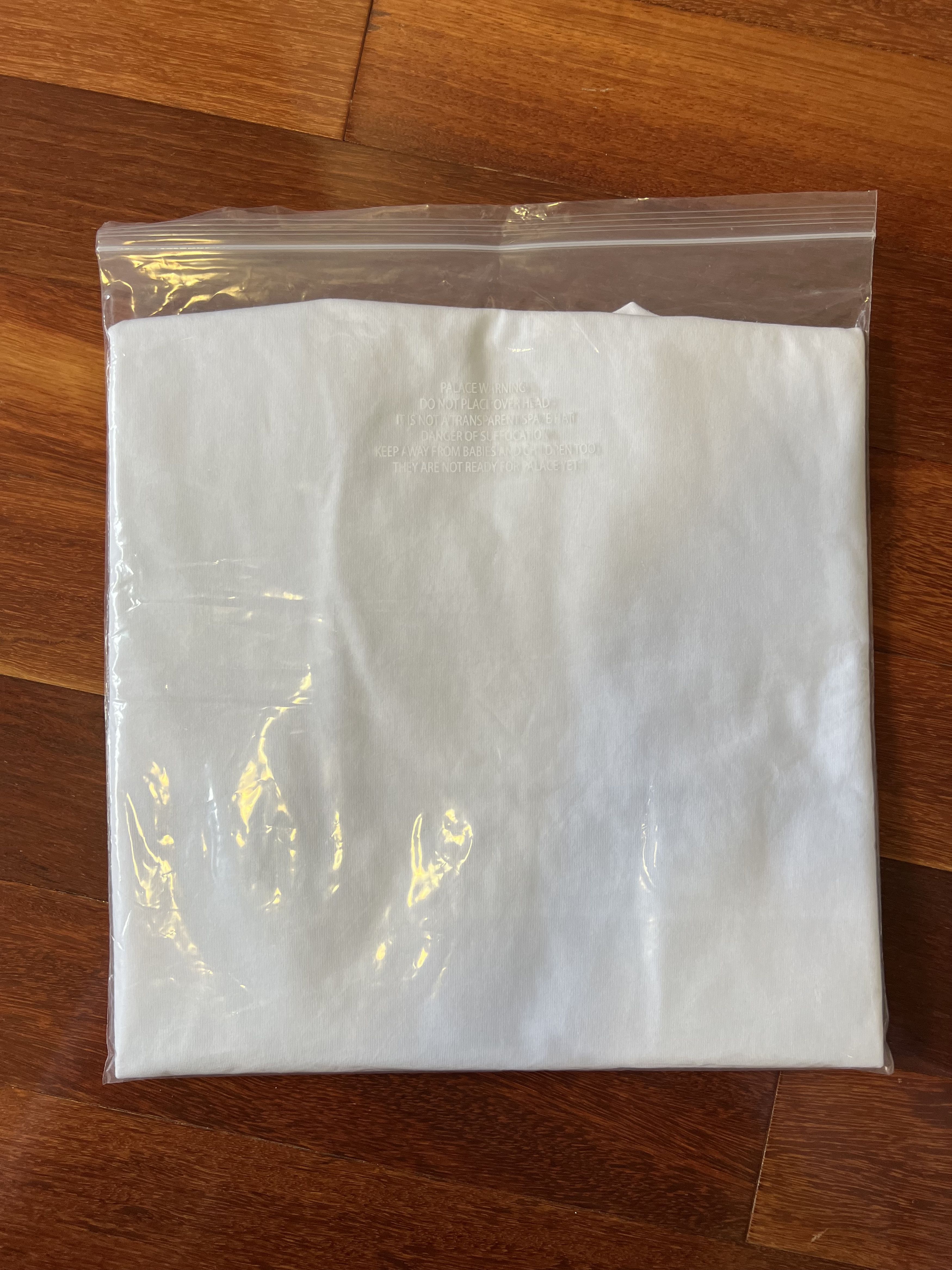 Palace 💚 2018 Palace Tri Shadow T-Shirt White/Grey Medium NEW Size US M / EU 48-50 / 2 - 4 Thumbnail
