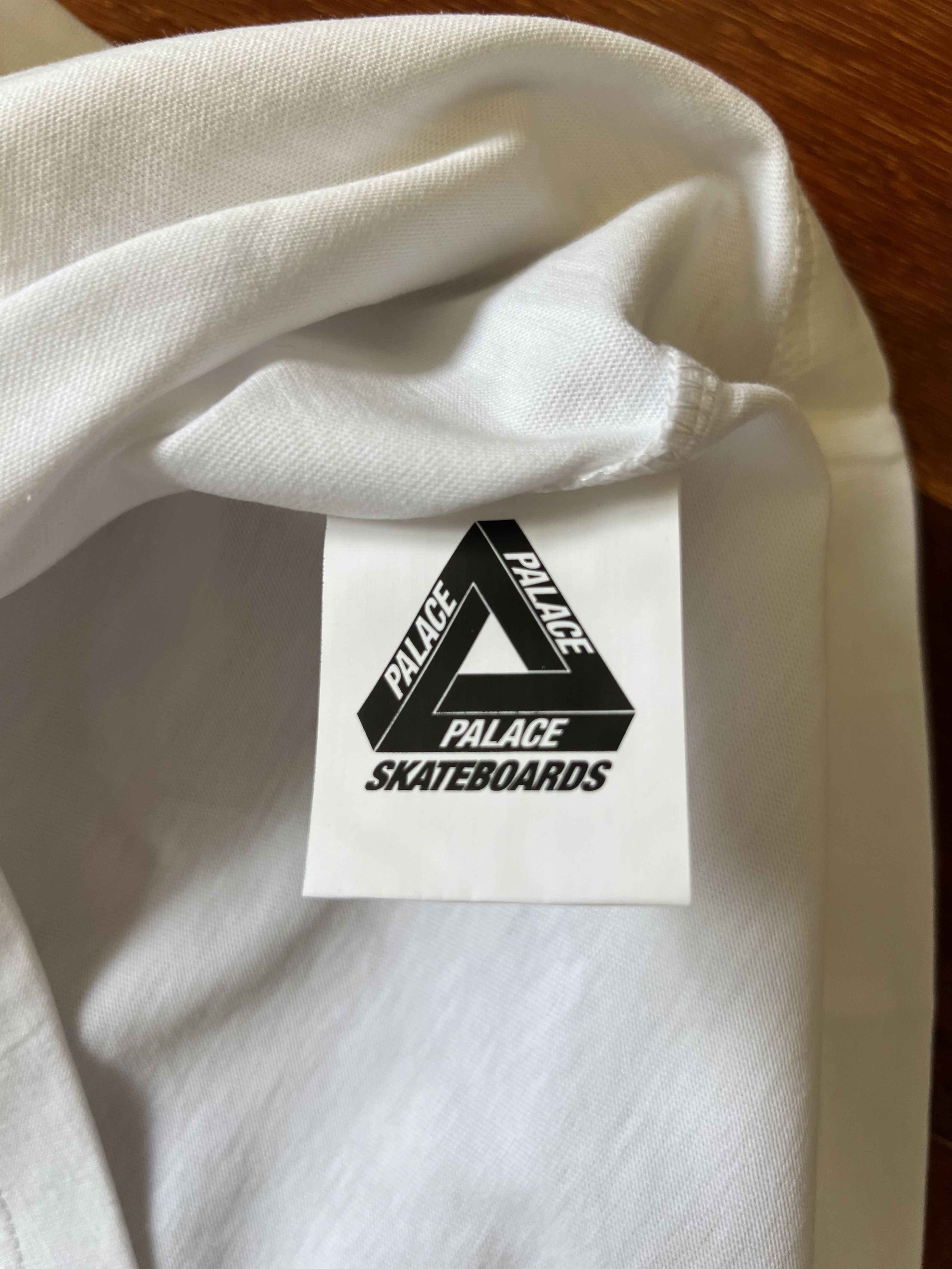 Palace 💚 2018 Palace Tri Shadow T-Shirt White/Grey Medium NEW Size US M / EU 48-50 / 2 - 11 Thumbnail