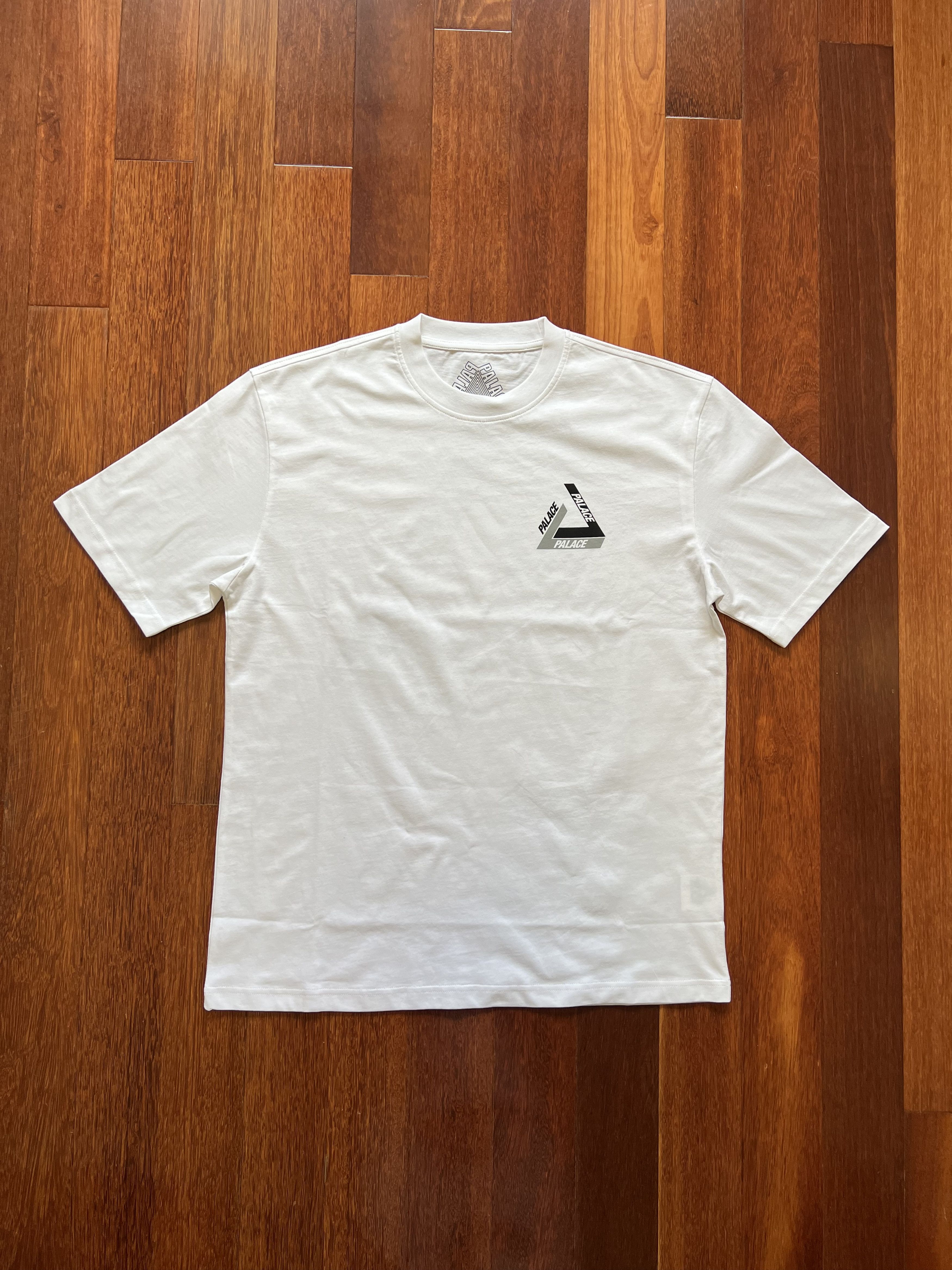 Palace 💚 2018 Palace Tri Shadow T-Shirt White/Grey Medium NEW Size US M / EU 48-50 / 2 - 7 Thumbnail