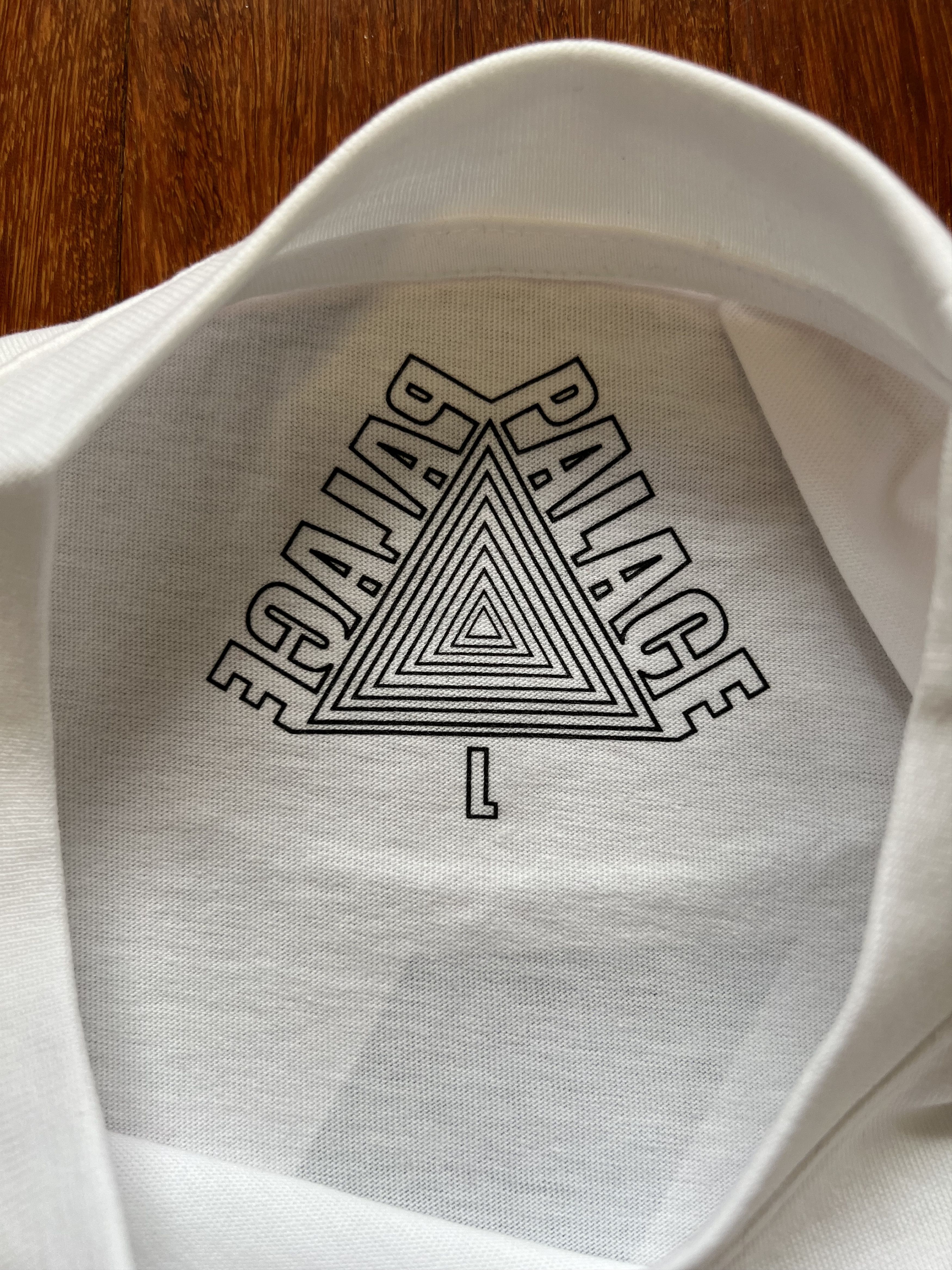 Palace 💚 2018 Palace Tri Shadow T-Shirt White/Grey Large NEW Size US L / EU 52-54 / 3 - 10 Thumbnail