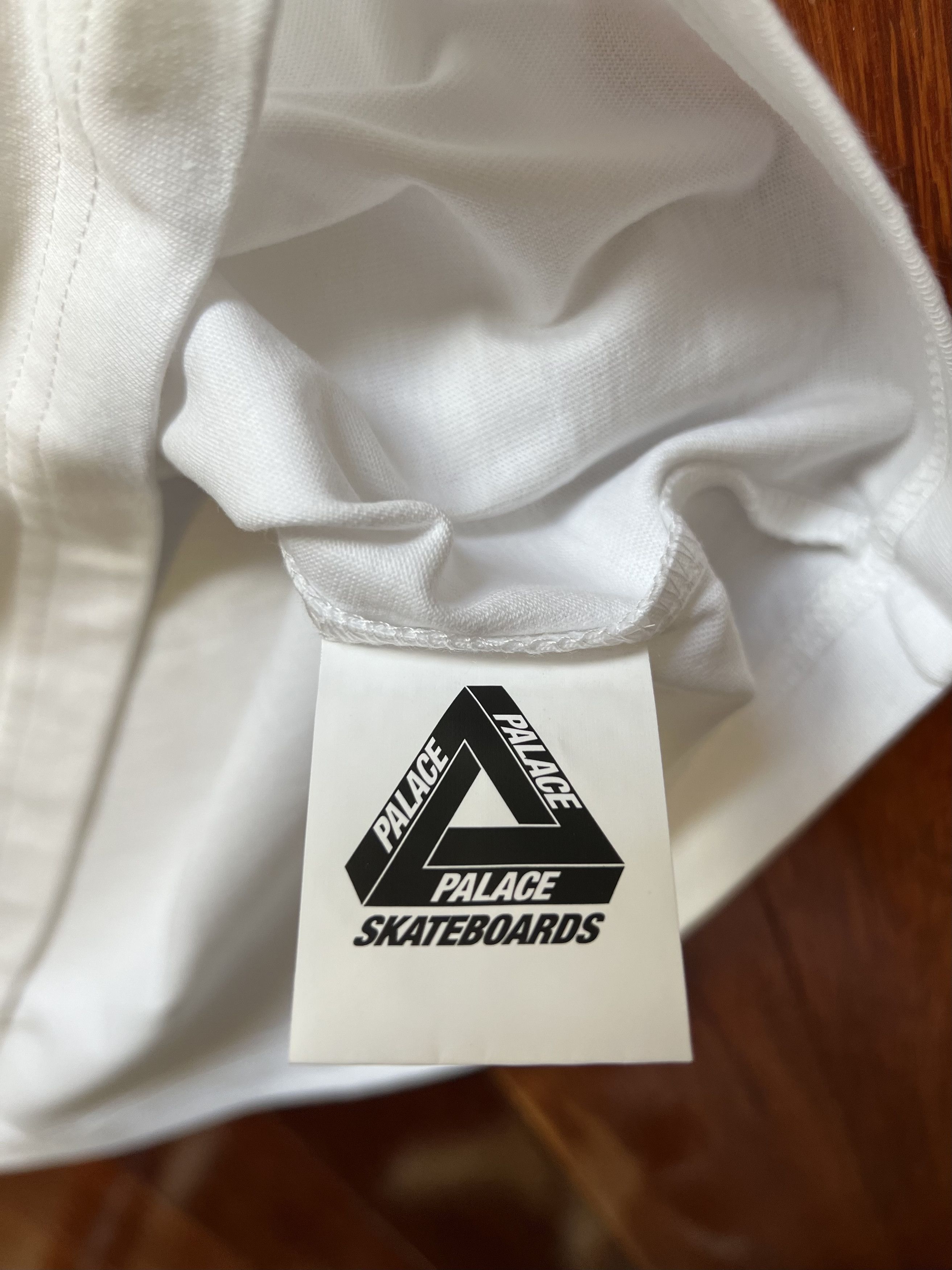 Palace 💚 2018 Palace Tri Shadow T-Shirt White/Grey Large NEW Size US L / EU 52-54 / 3 - 11 Thumbnail