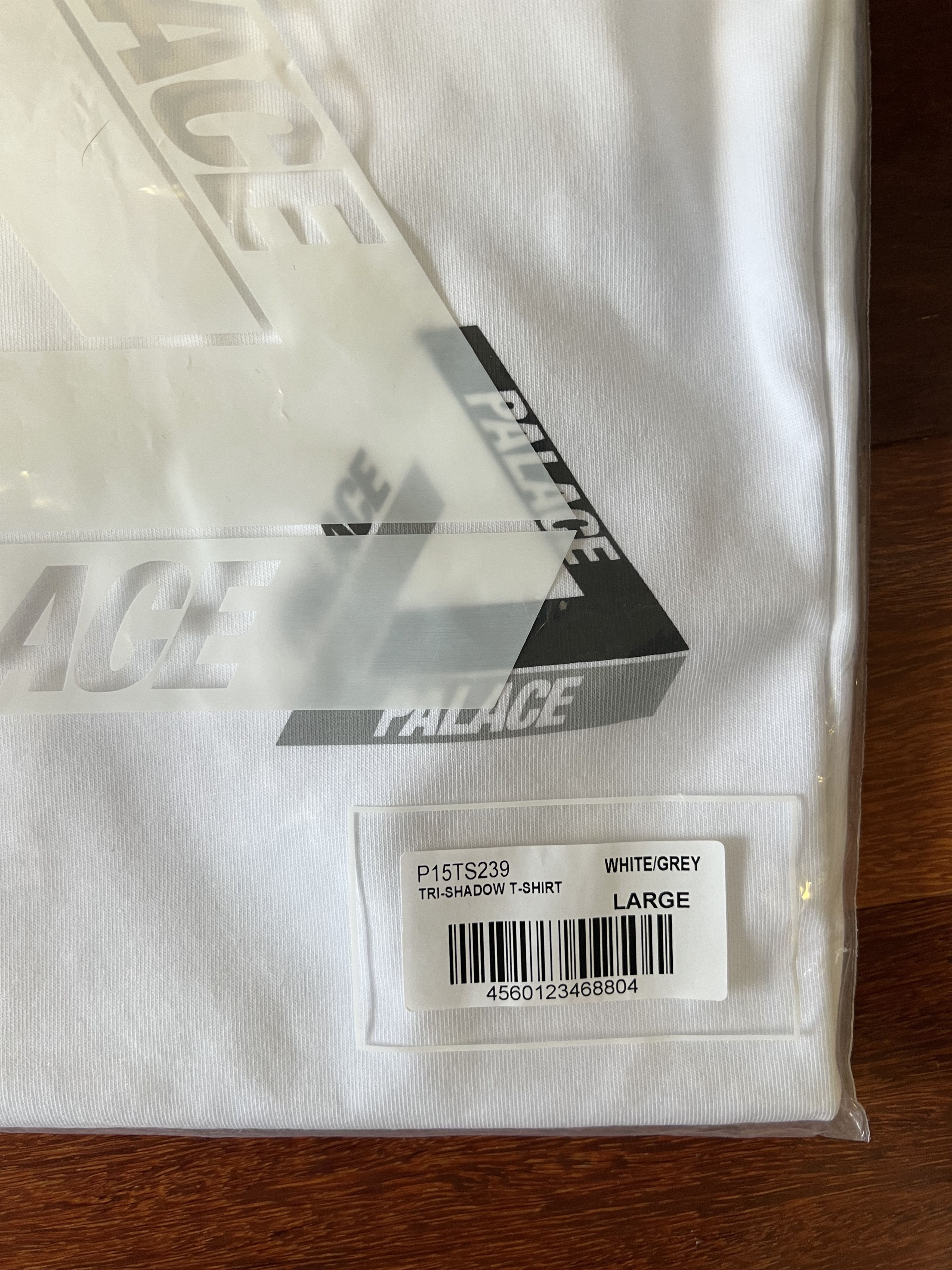 Palace 💚 2018 Palace Tri Shadow T-Shirt White/Grey Large NEW Size US L / EU 52-54 / 3 - 5 Thumbnail