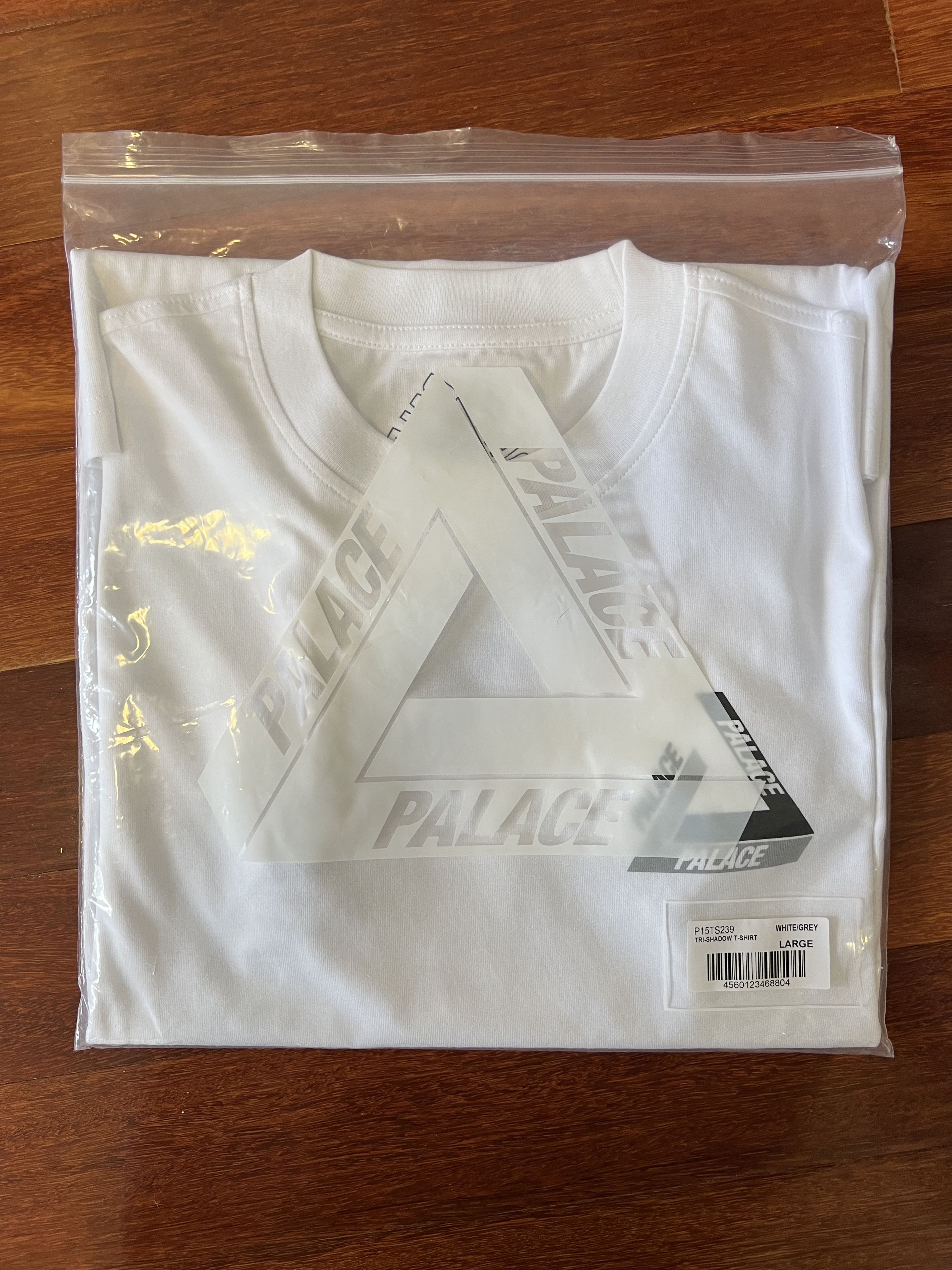 Palace 💚 2018 Palace Tri Shadow T-Shirt White/Grey Large NEW Size US L / EU 52-54 / 3 - 3 Thumbnail