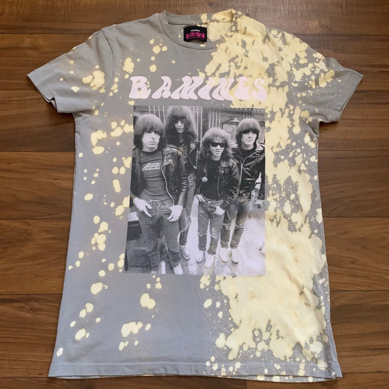 Band Tees Rare Ramones Rock Band Tee XS Size US XS / EU 42 / 0 - 1 Thumbnail