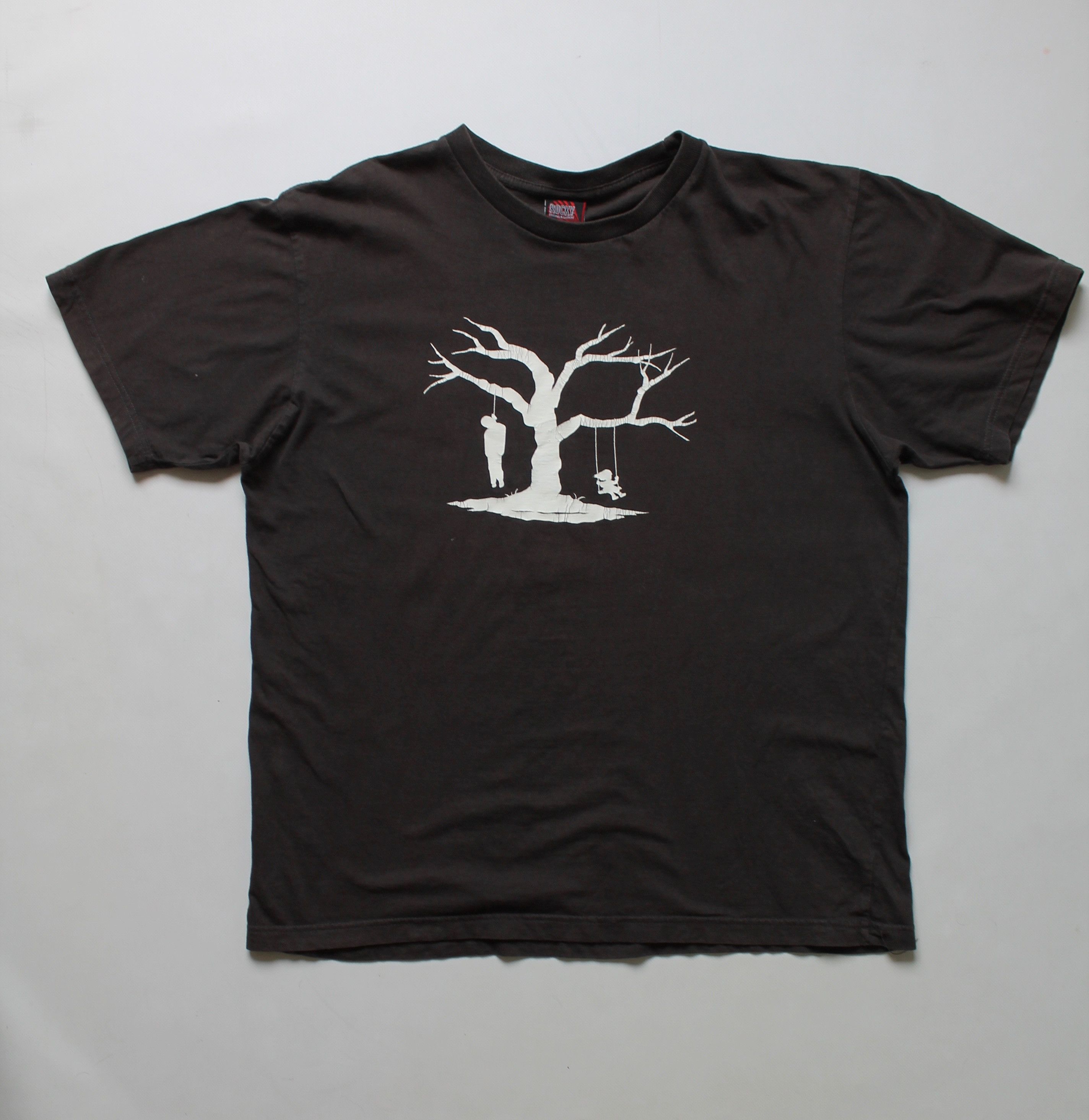 Vintage Art Girl on tree swing with hanged man Horror t Shirt faded Size US L / EU 52-54 / 3 - 8 Thumbnail