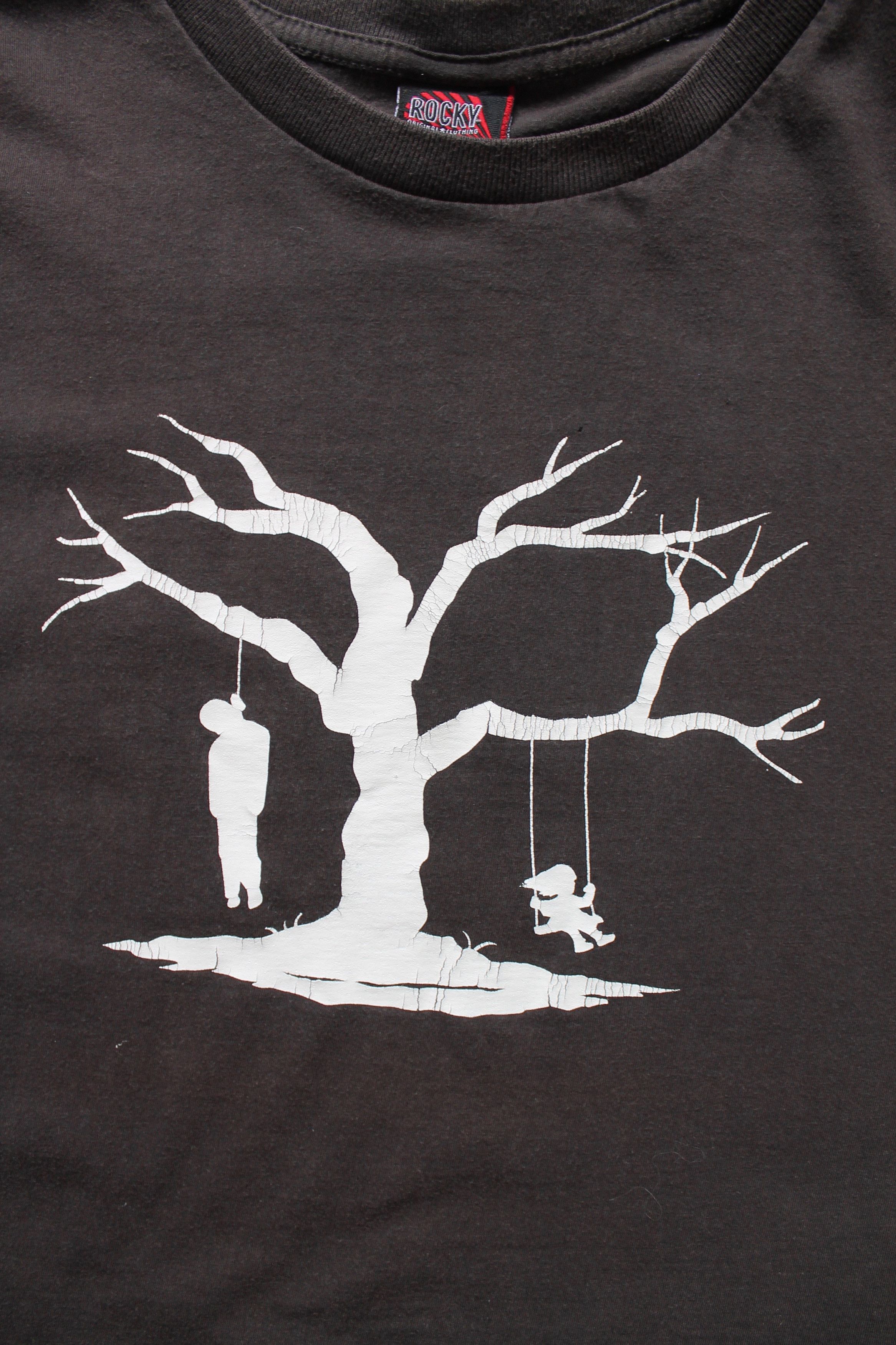Vintage Art Girl on tree swing with hanged man Horror t Shirt faded Size US L / EU 52-54 / 3 - 9 Thumbnail