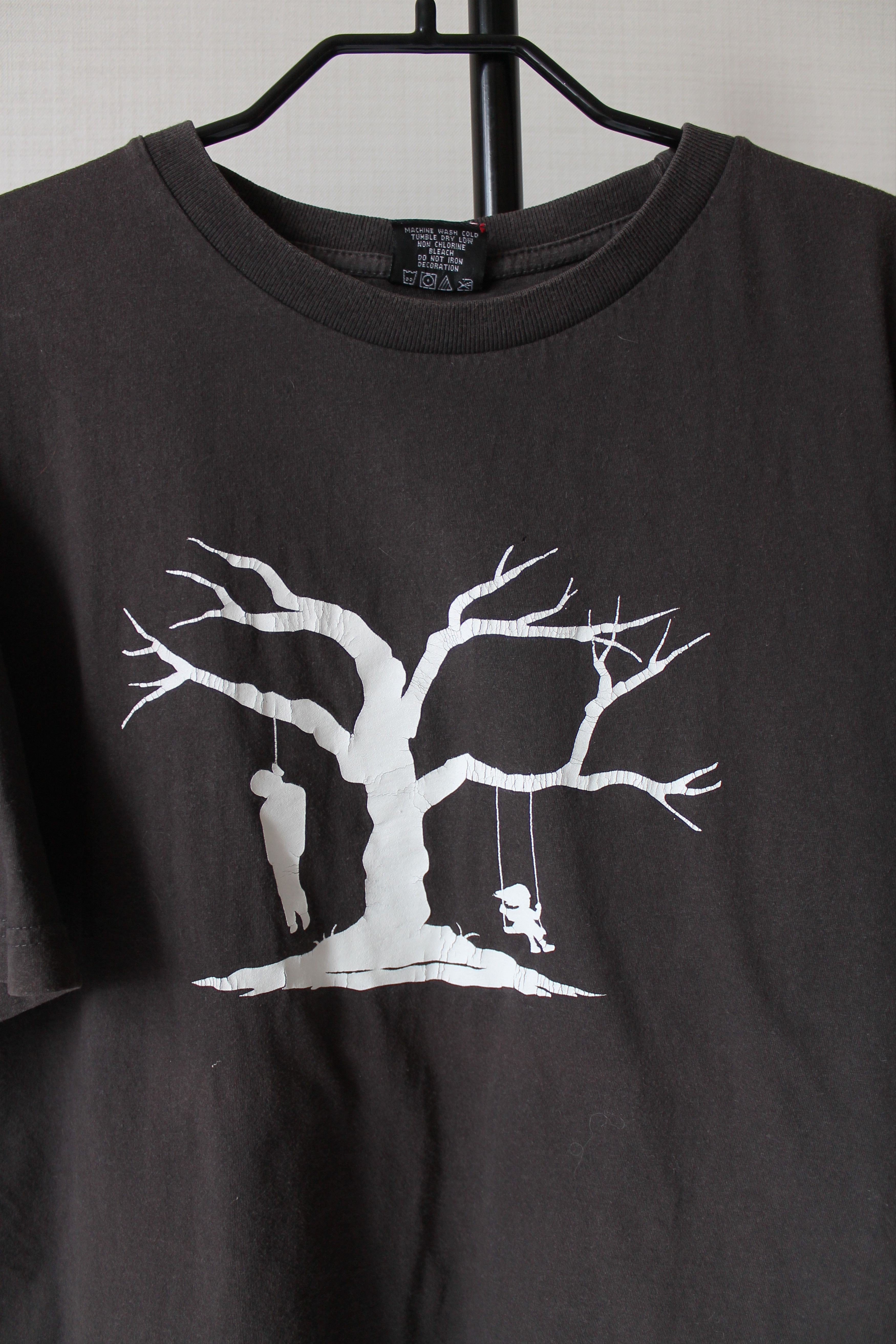 Vintage Art Girl on tree swing with hanged man Horror t Shirt faded Size US L / EU 52-54 / 3 - 2 Thumbnail