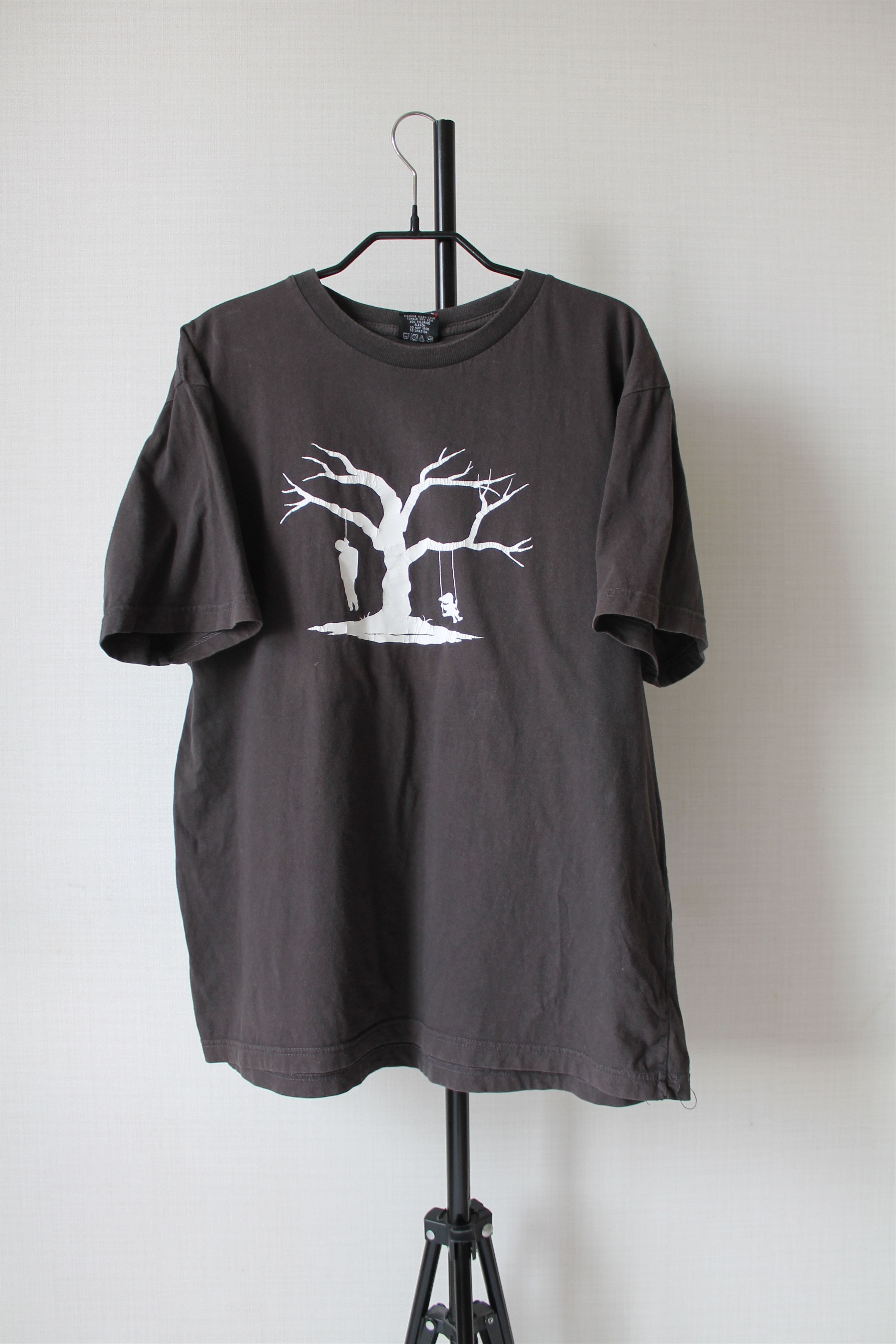 Vintage Art Girl on tree swing with hanged man Horror t Shirt faded Size US L / EU 52-54 / 3 - 1 Thumbnail