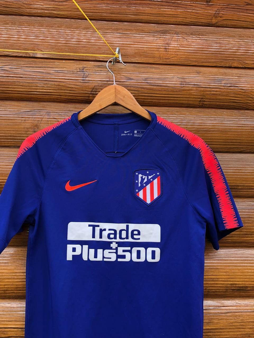 Nike ATLETICO MADRID FOOTBALL SHIRT SOCCER JERSEY NIKE Size US S / EU 44-46 / 1 - 2 Thumbnail