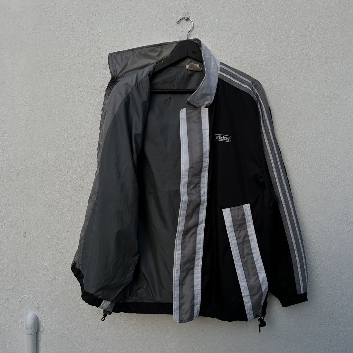 Adidas VINTAGE ADIDAS WINDBREAKER JACKET BIG LOGO ZIPPER Size US M / EU 48-50 / 2 - 10 Thumbnail