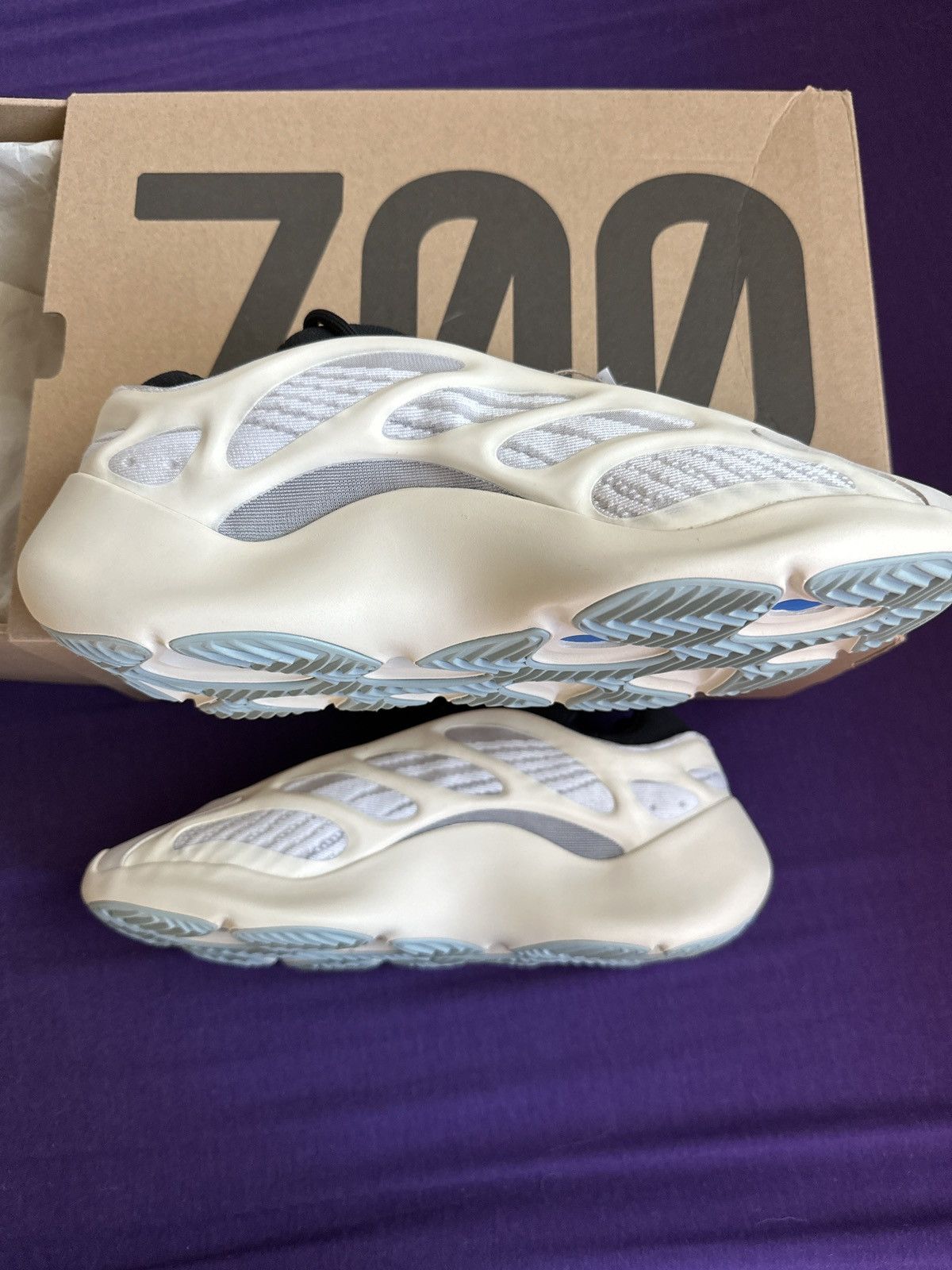 Yeezy 700v3 Azael Size 10