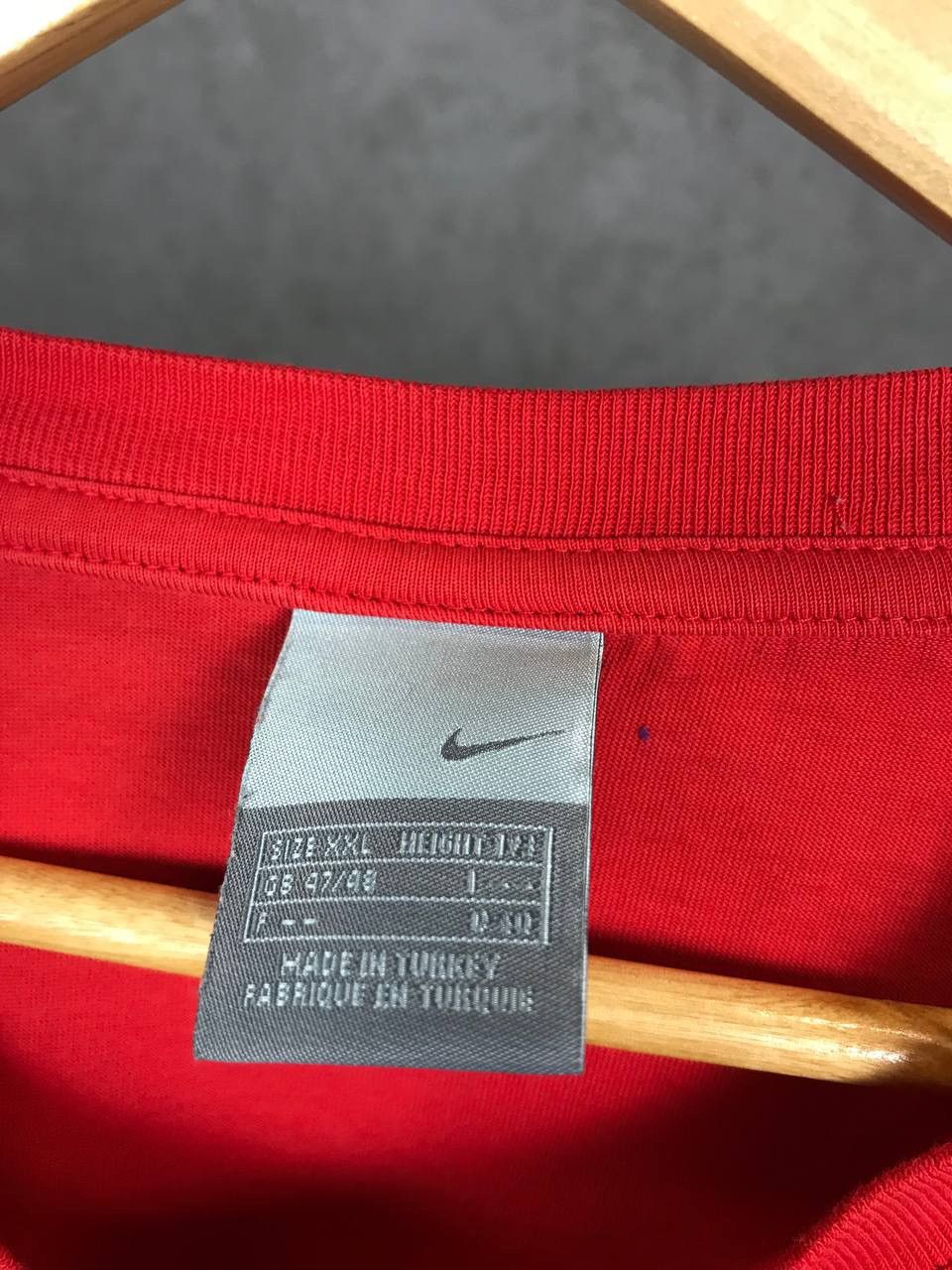 Nike × Vintage Nike swoosh streetwear vintage red center logo tee Size US XXL / EU 58 / 5 - 3 Thumbnail