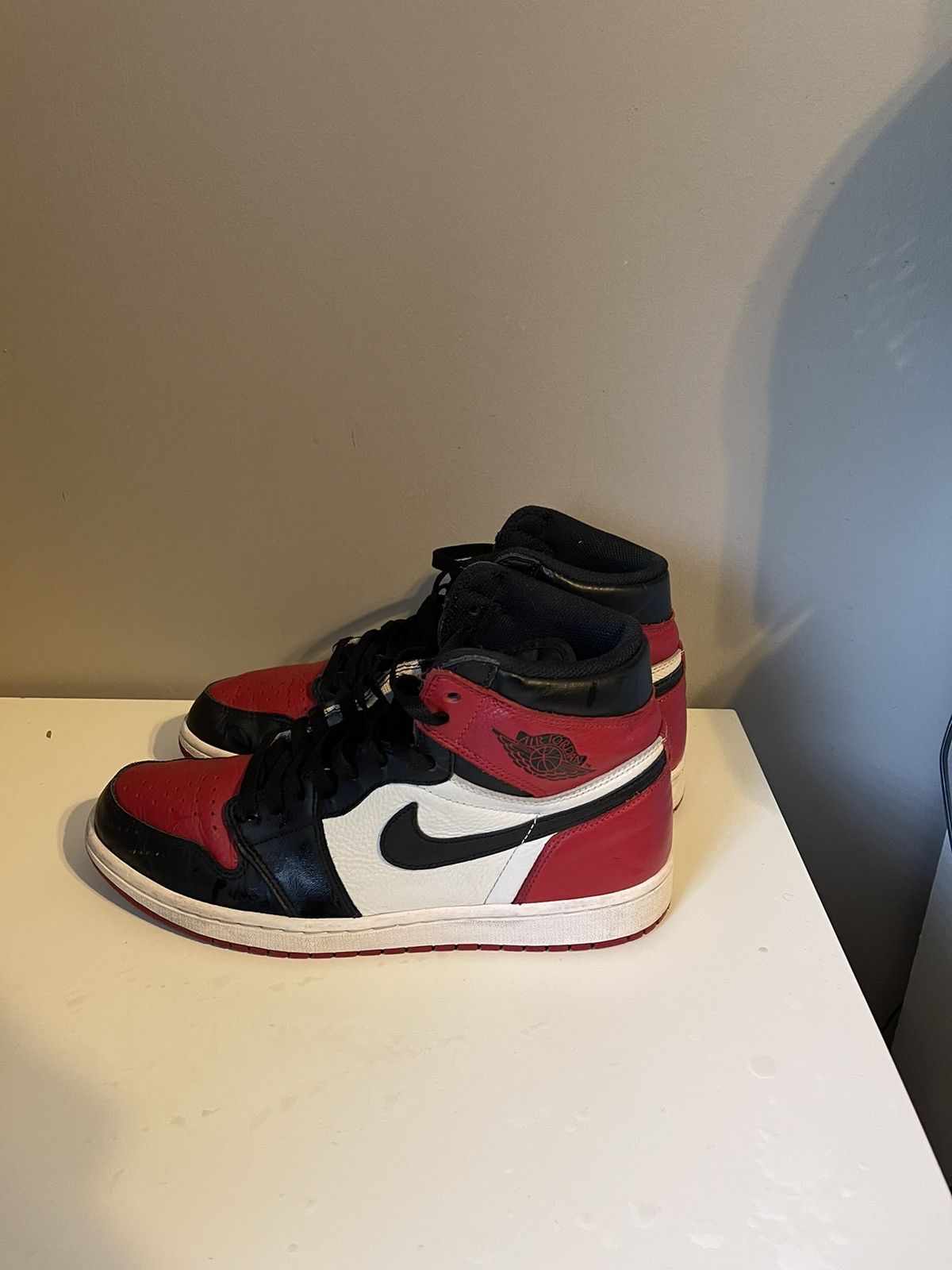 Jordan Brand × Nike Jordan 1 Bred Toe Size US 10 / EU 43 - 1 Thumbnail