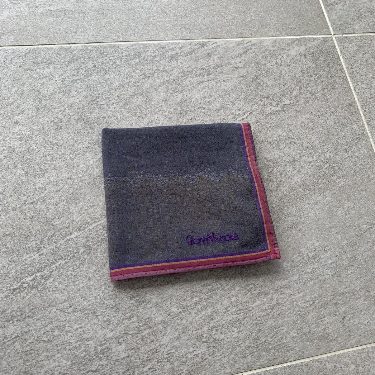 Versace × Vintage GIANNI VERSACE handkerchief bandana handky small logo Size ONE SIZE - 5 Thumbnail