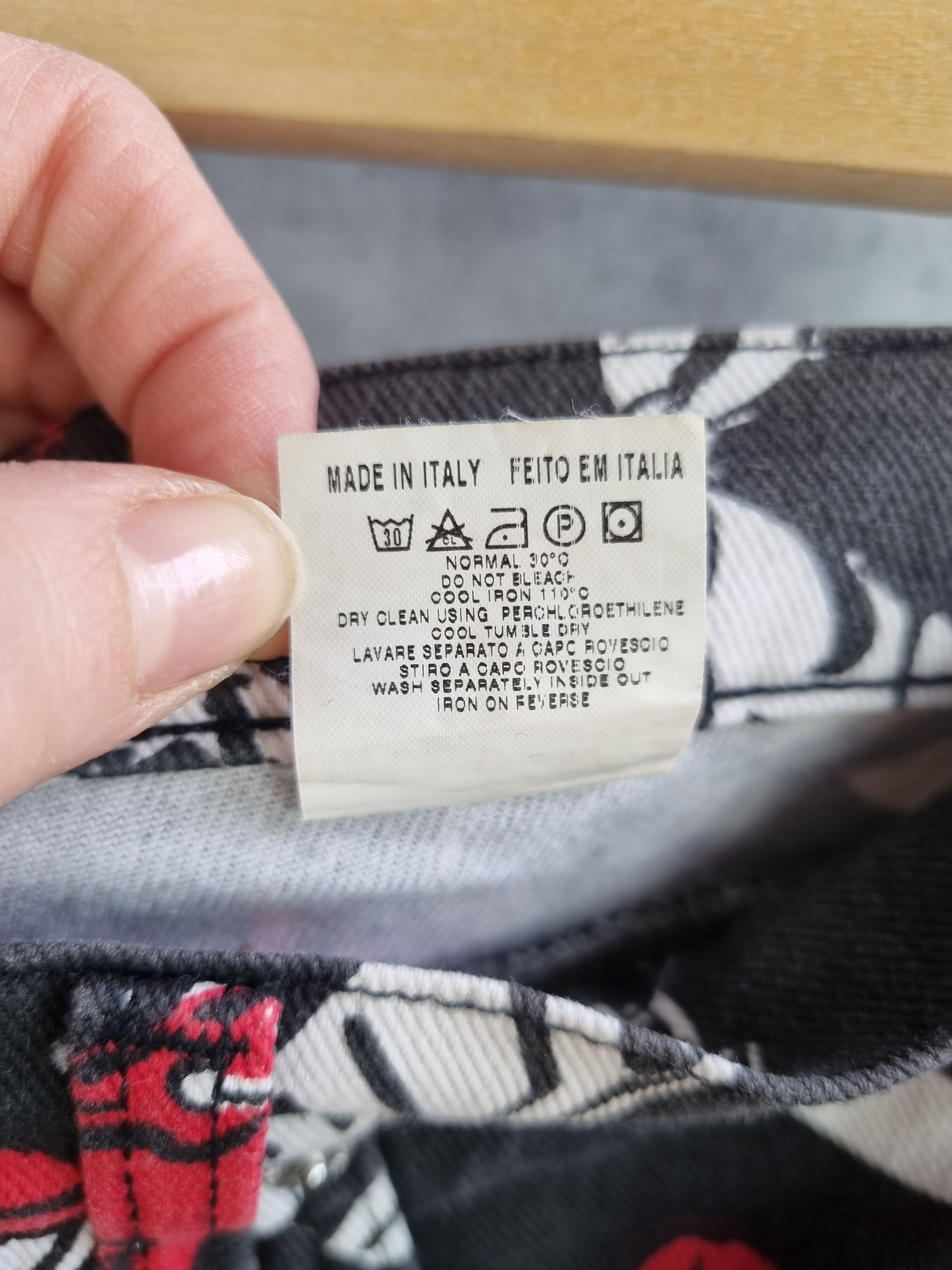 Moschino Rare MOSCHINO Flared Allover Print Denim Jeans Size 27" / US 4 / IT 40 - 14 Thumbnail