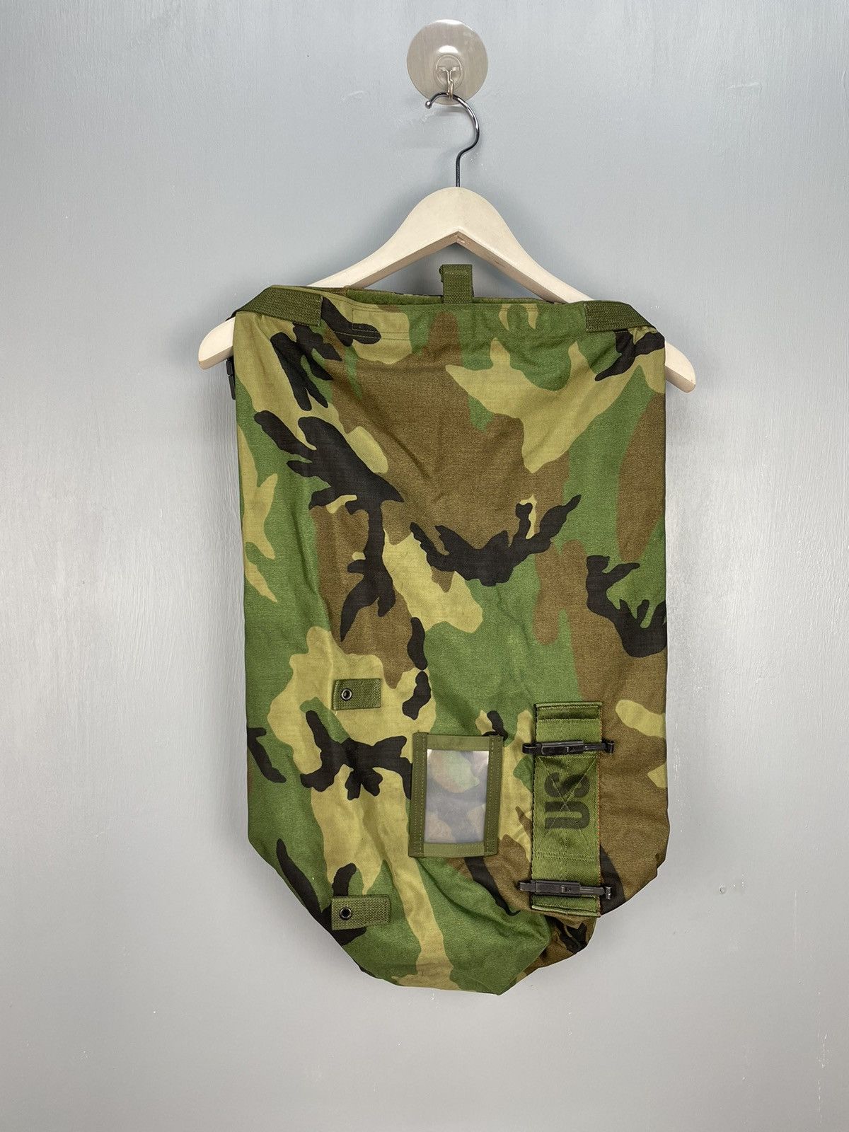 US Army Bag carrying protective camo backpack