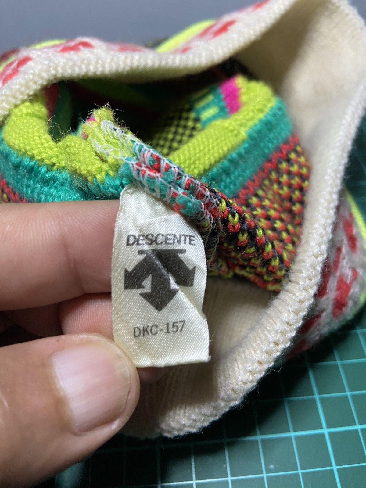 Descente DESCENTE COLOURFULL BEANIE SNOW HAT Size ONE SIZE - 6 Thumbnail