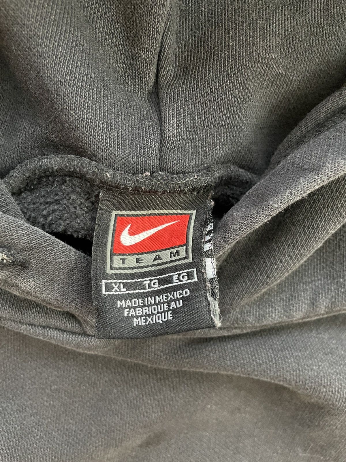 Nike Vintage Nike Middle Pocket Swoosh 90s Hoodie Black XL Hype Size US XL / EU 56 / 4 - 4 Thumbnail