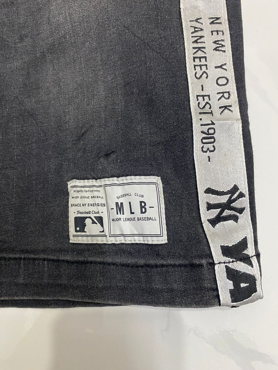 MLB 🔥VINTAGE NEW YORK YANKEES MLB BLACK FADED SHORT PANTS Size US 28 / EU 44 - 7 Thumbnail