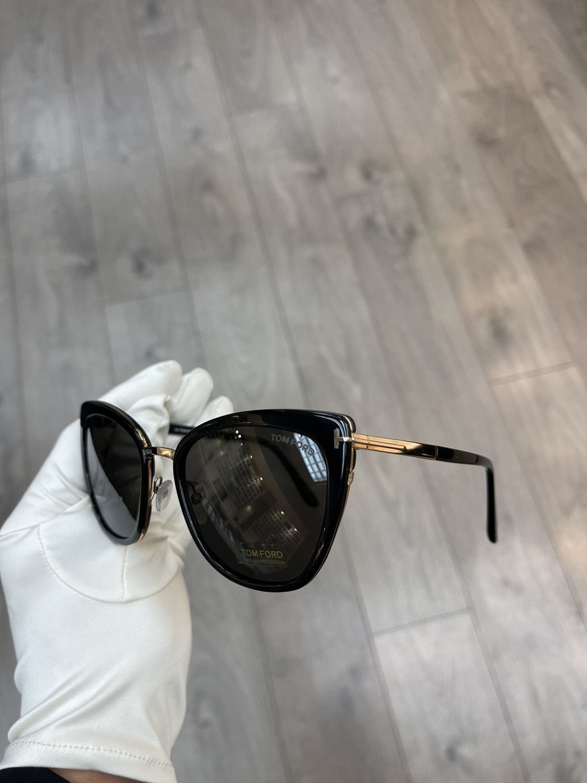 Tom Ford Simona TF717 Black Cat Eye Sunglasses Gold T Logo TOM FORD NEW TOM FORD SIMONA TF717 52F WOMEN SUNGLASSES  main image 3