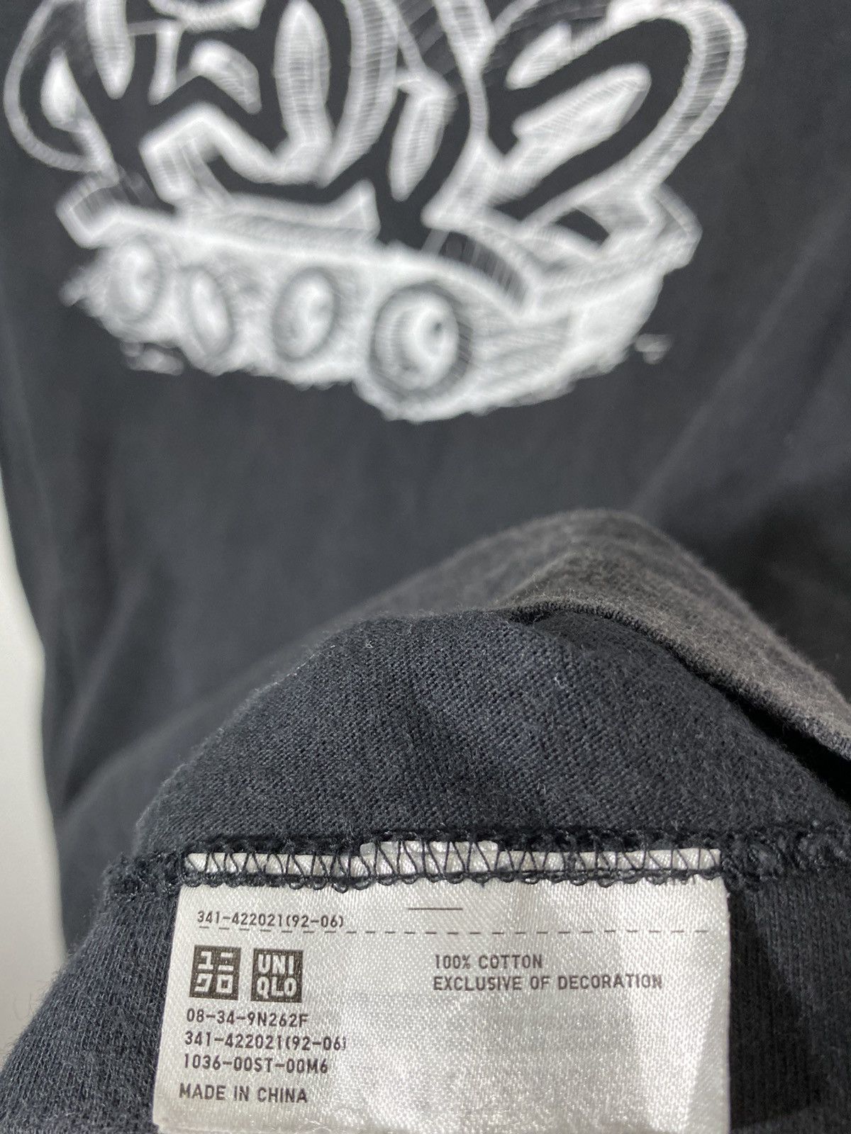 Kaws × Uniqlo kaws x uniqlo spell out Size US M / EU 48-50 / 2 - 5 Thumbnail