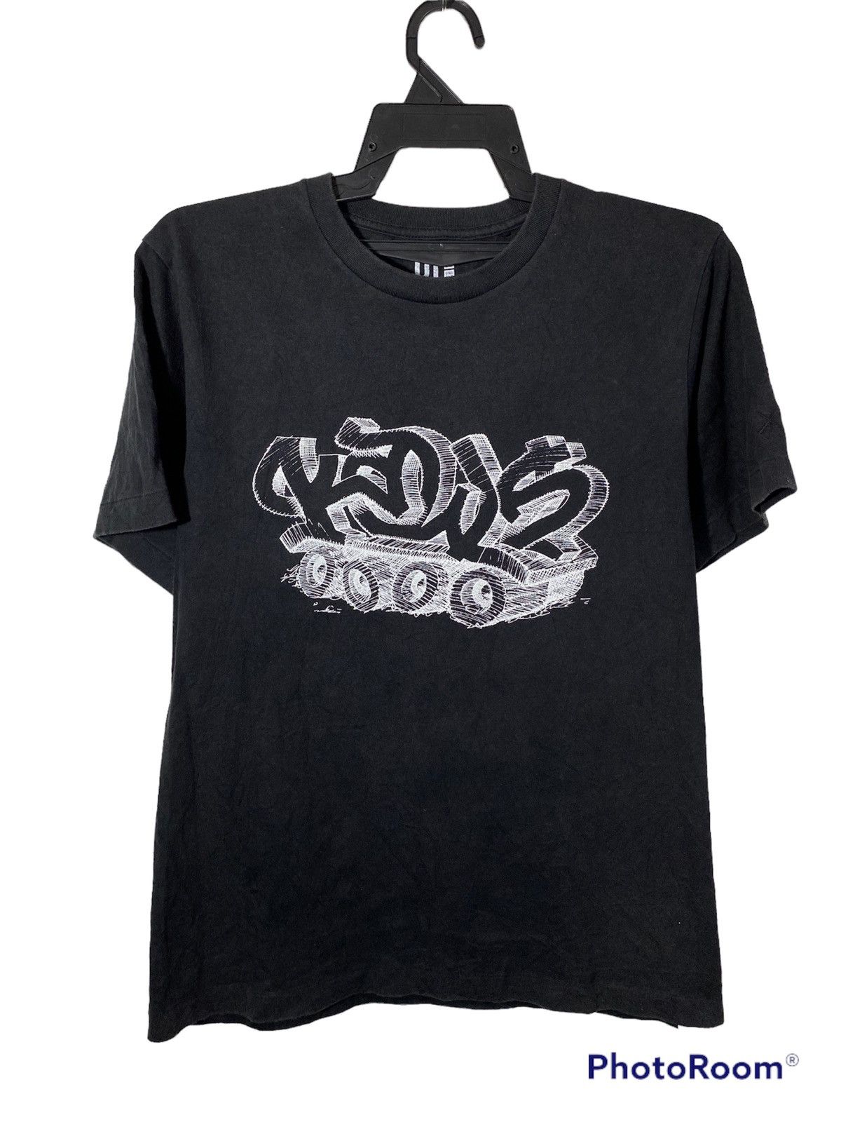 Kaws × Uniqlo kaws x uniqlo spell out Size US M / EU 48-50 / 2 - 1 Thumbnail