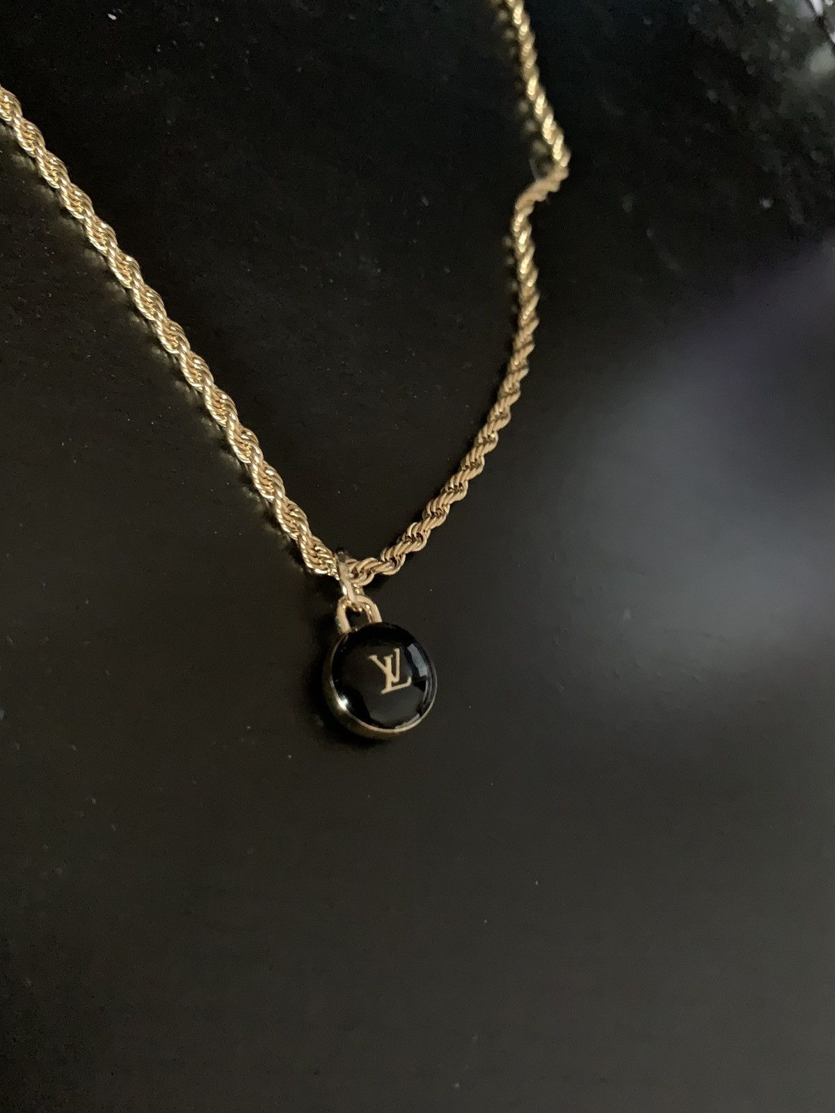 Louis Vuitton LV Pendant & Gold Chain | Grailed