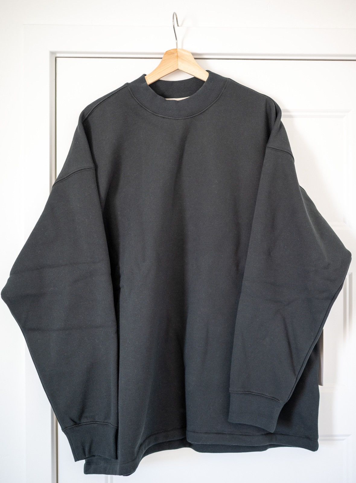 fear of god essentials relaxed crewneck stretch limo