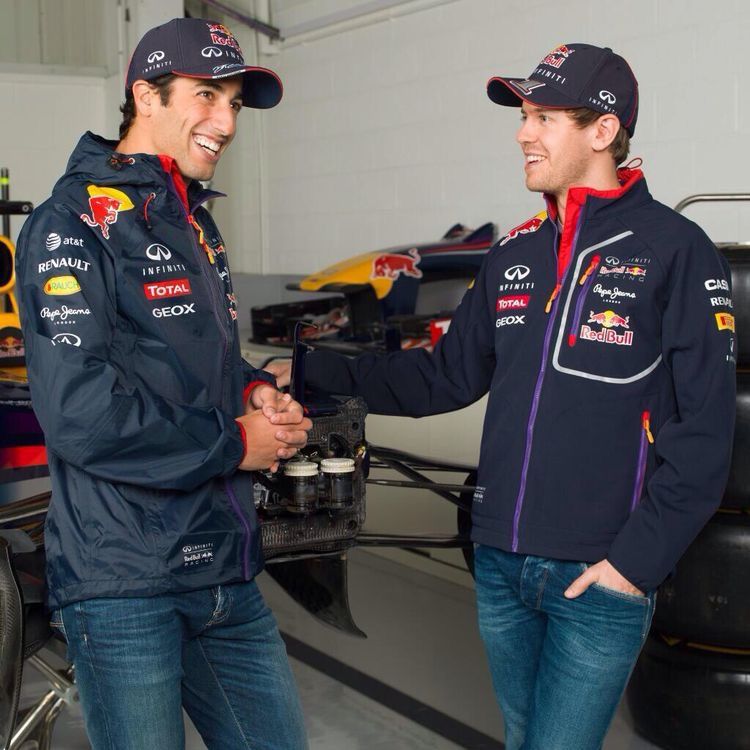 Pepe Jeans Vintage Red Bull Racing Jacket Infiniti Jeans Size US L / EU 52-54 / 3 - 3 Thumbnail