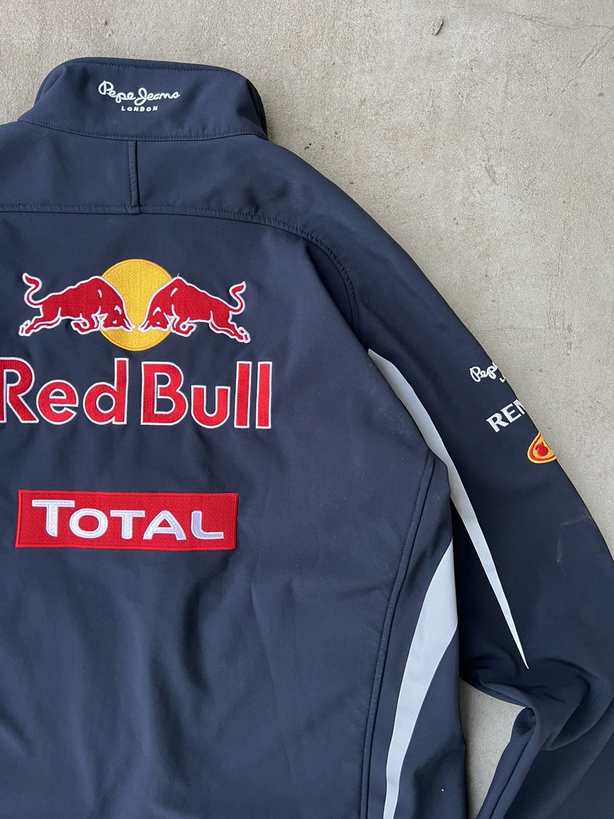 Pepe Jeans Vintage Red Bull Racing Jacket Infiniti Jeans Size US L / EU 52-54 / 3 - 7 Thumbnail