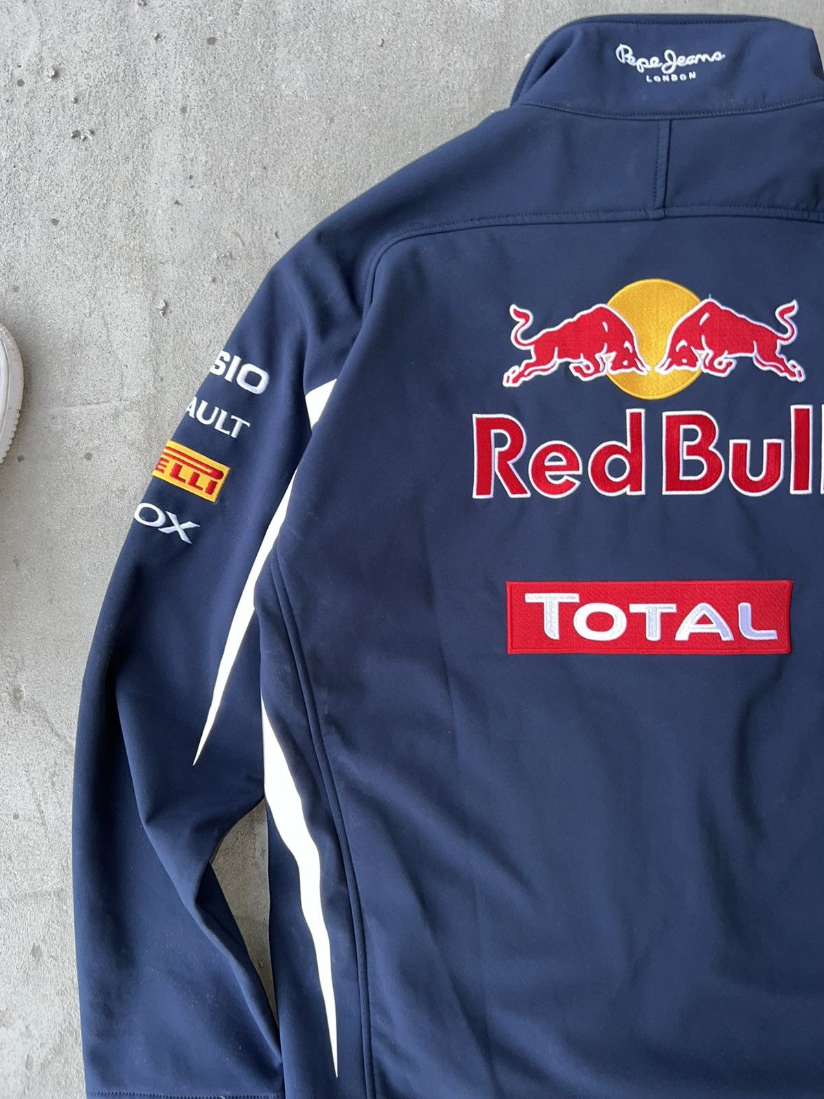 Pepe Jeans Vintage Red Bull Racing Jacket Infiniti Jeans Size US L / EU 52-54 / 3 - 6 Thumbnail