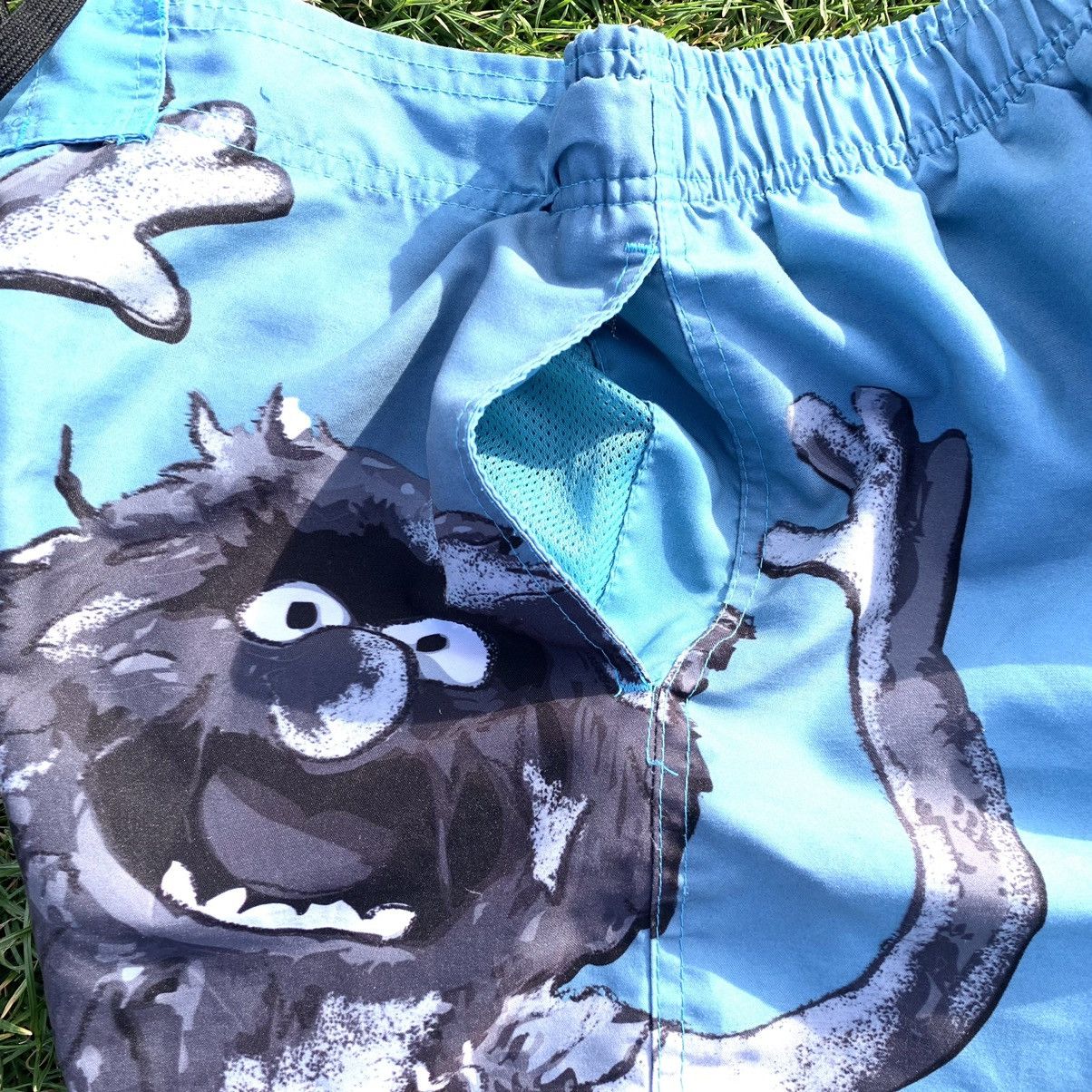 Y2k shorts disney the muppets blue big logo art (size M)