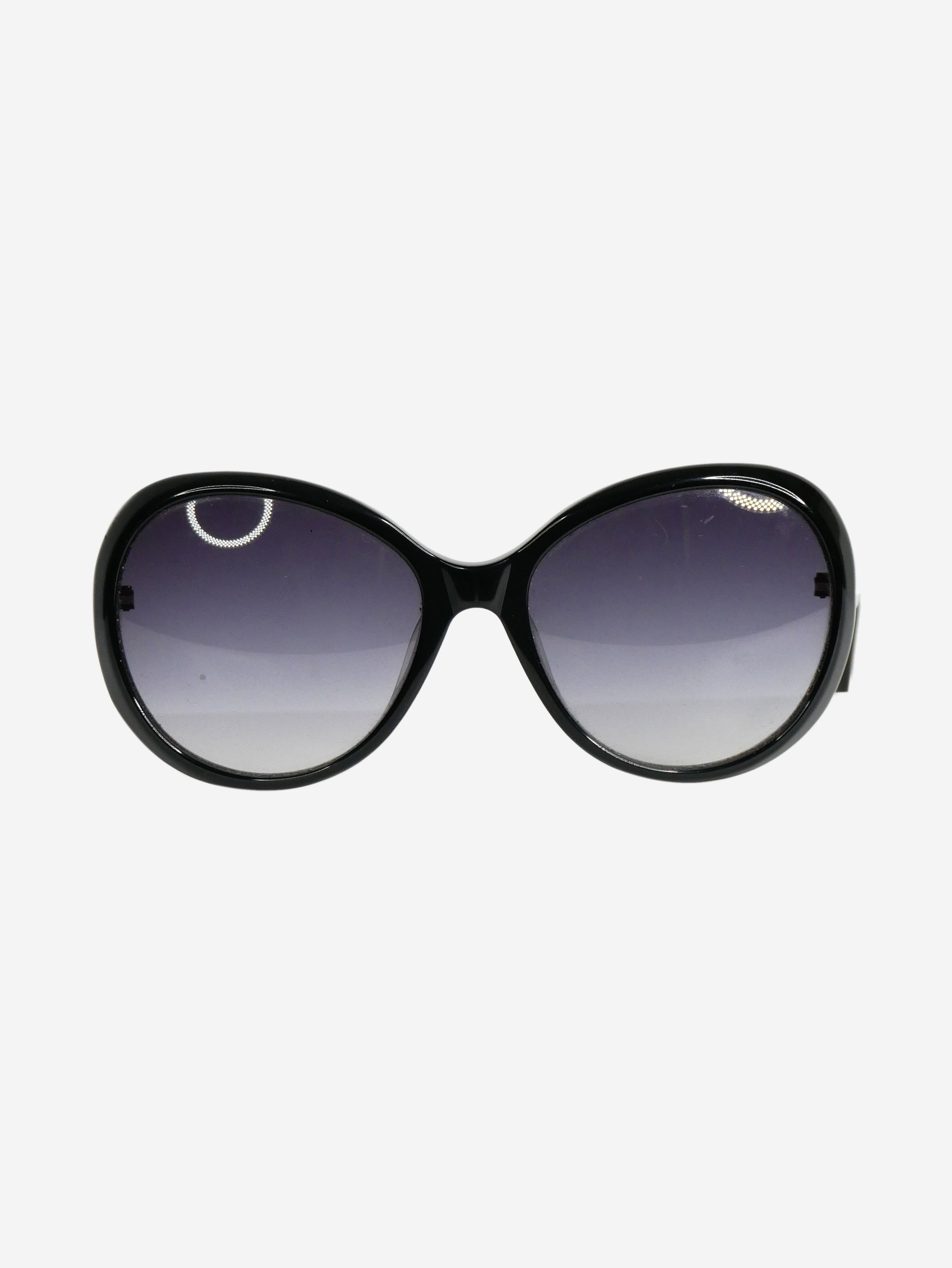 Black oversized sunglasses